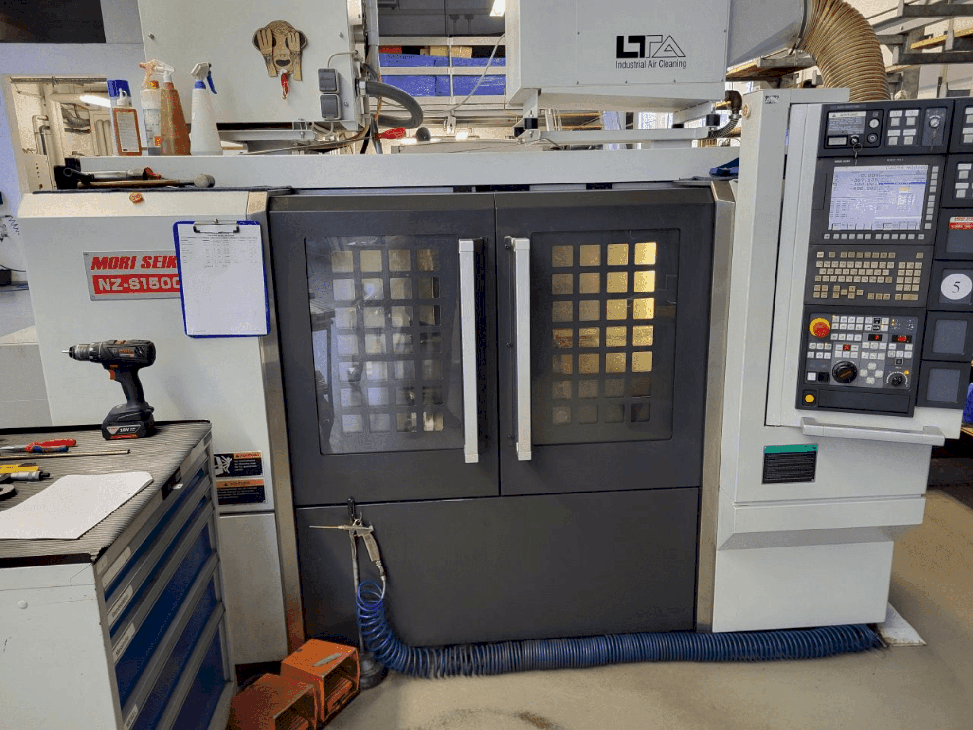 Frontansicht der MORI SEIKI NZ-S1500  Maschine