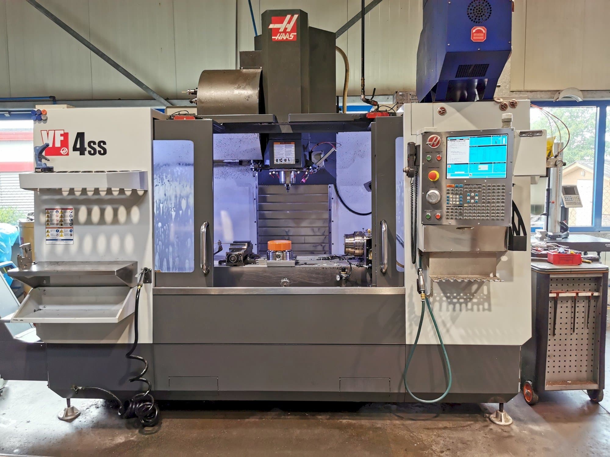 Frontansicht der HAAS VF-4SS  Maschine