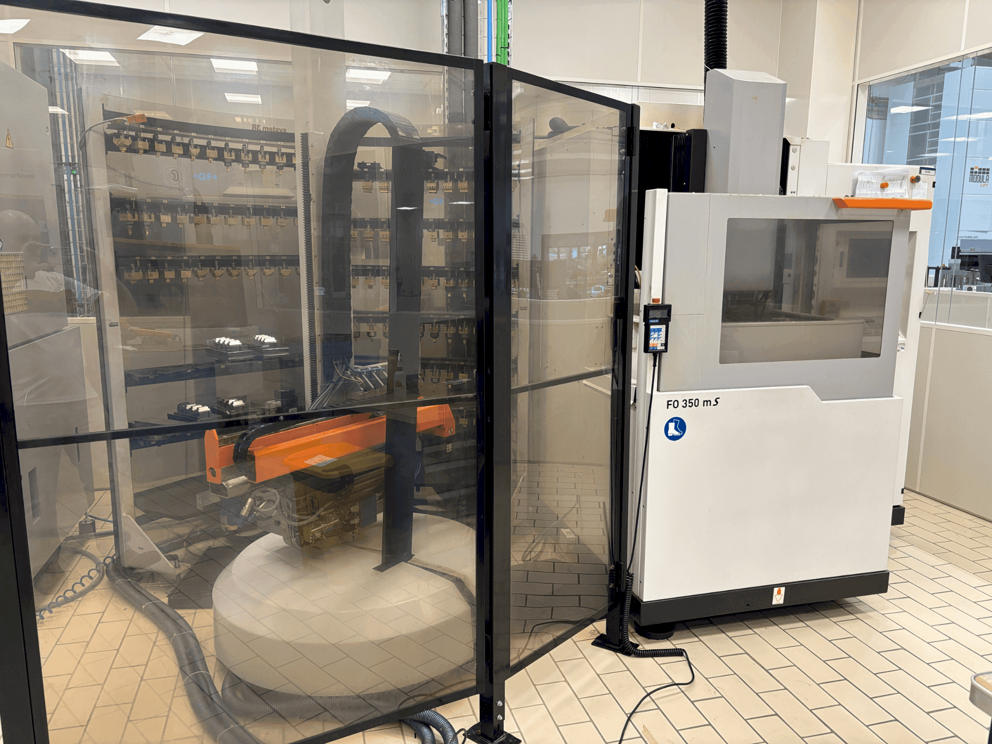 Frontansicht der CHARMILLES ROBOFORM 350  Maschine