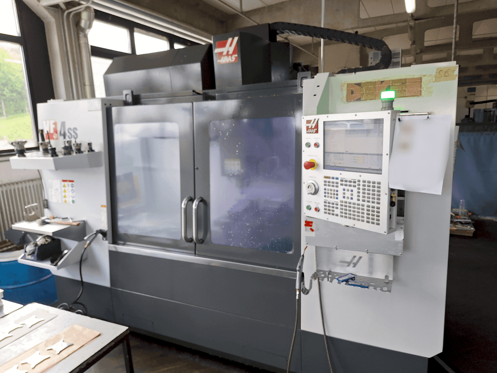 Frontansicht der HAAS VF-4SS  Maschine