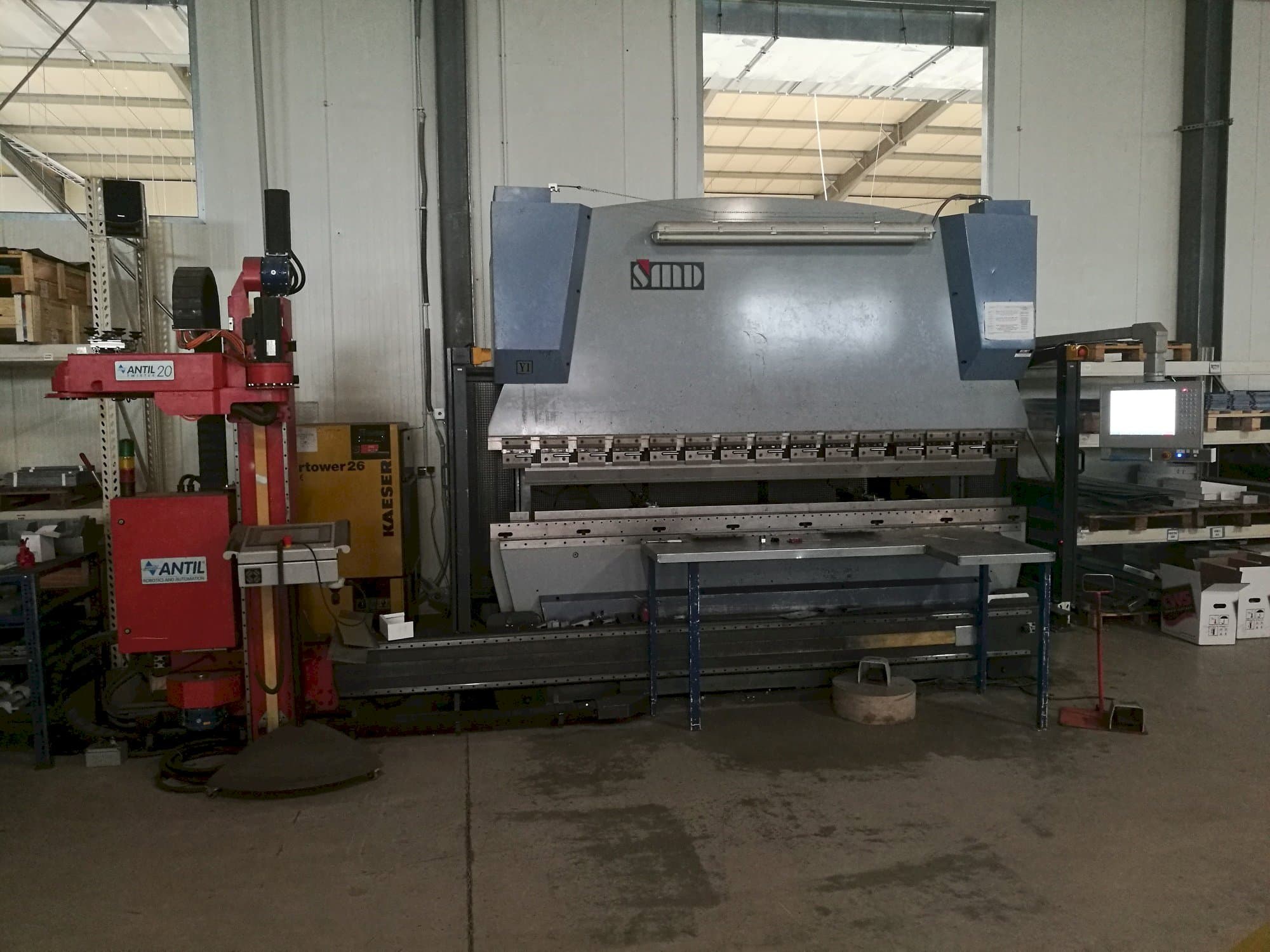 Frontansicht der Yawei PBH 110-3100-4C  Maschine