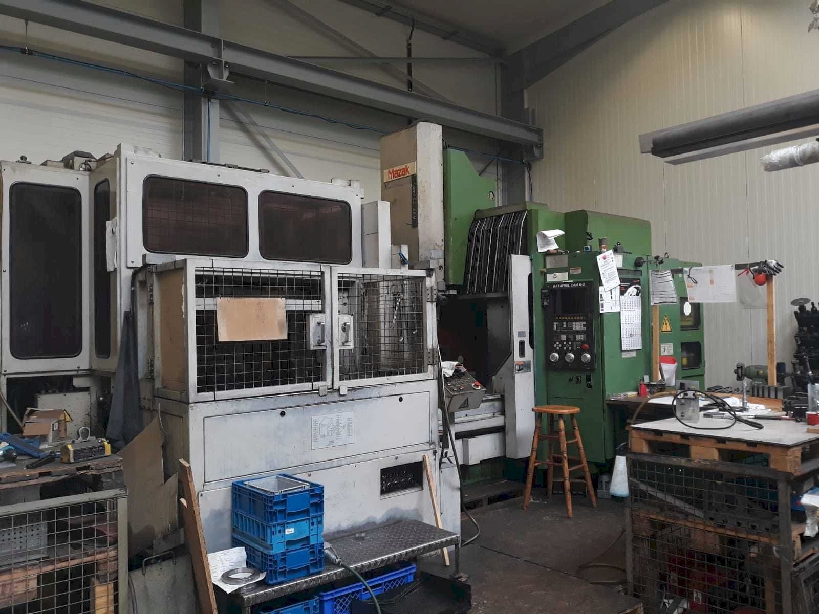 Frontansicht der Mazak AJV 25/405  Maschine