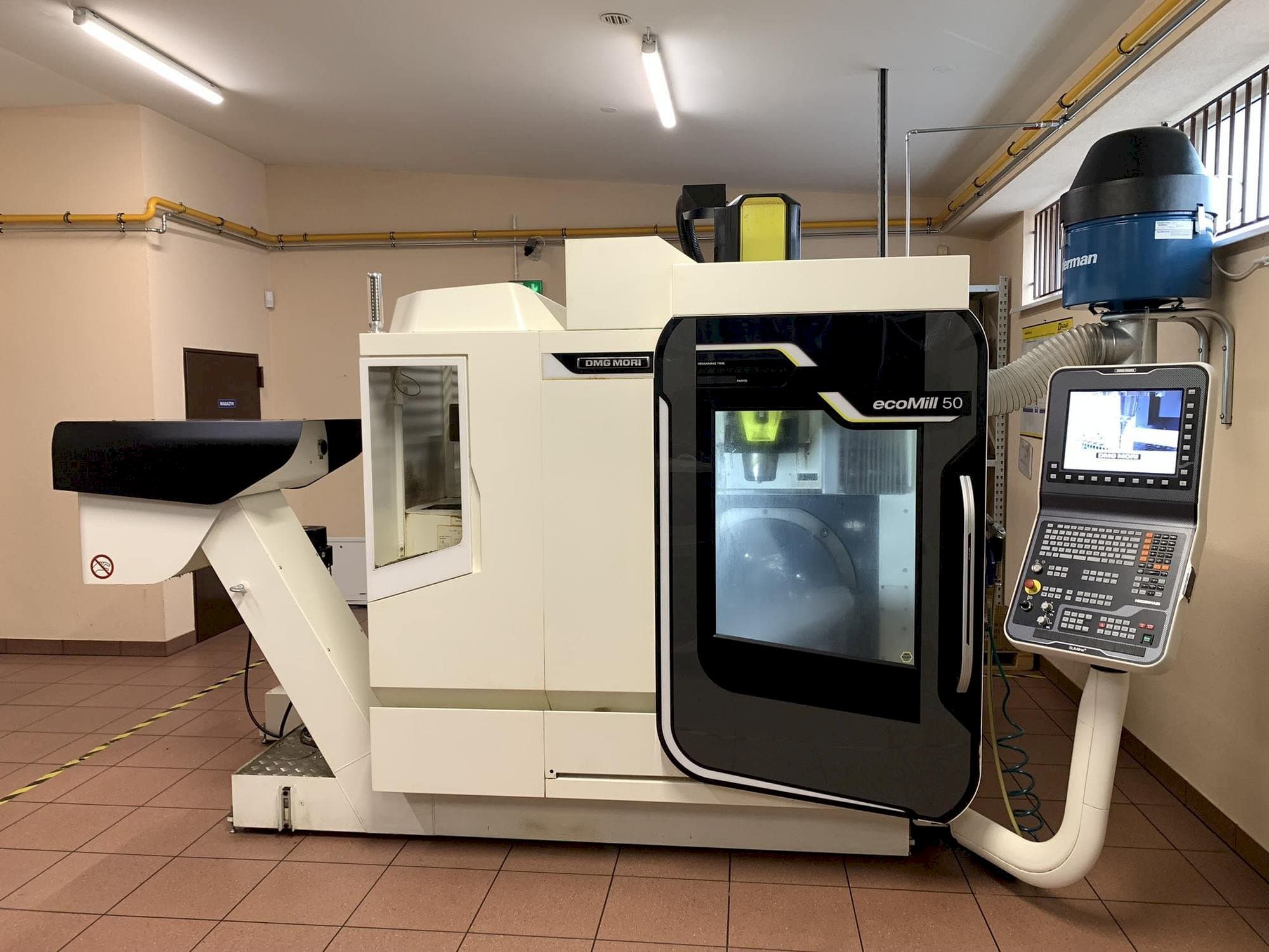 Frontansicht der DMG MORI ecoMill 50  Maschine