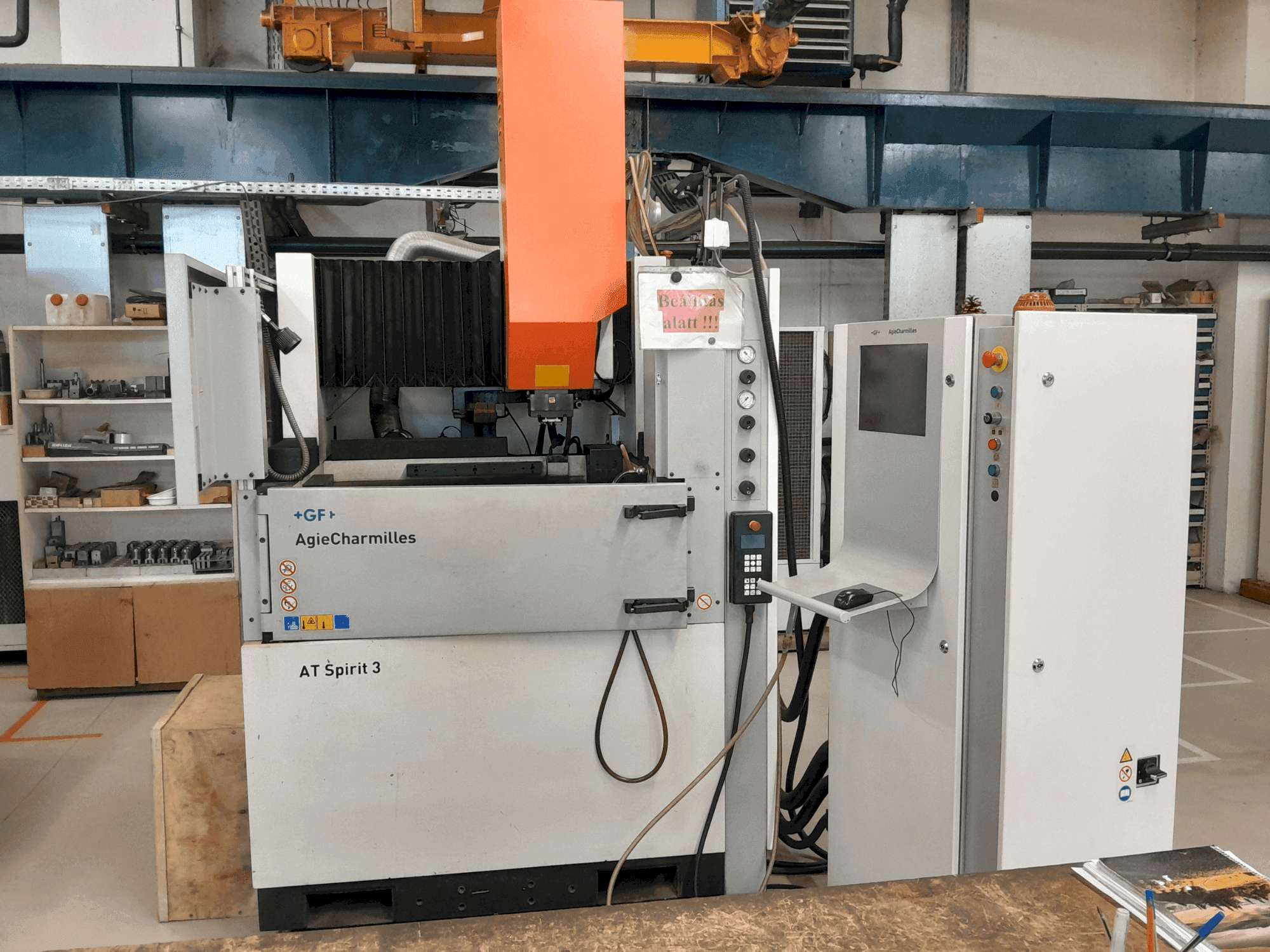 Frontansicht der AgieCharmilles Spirit 3  Maschine