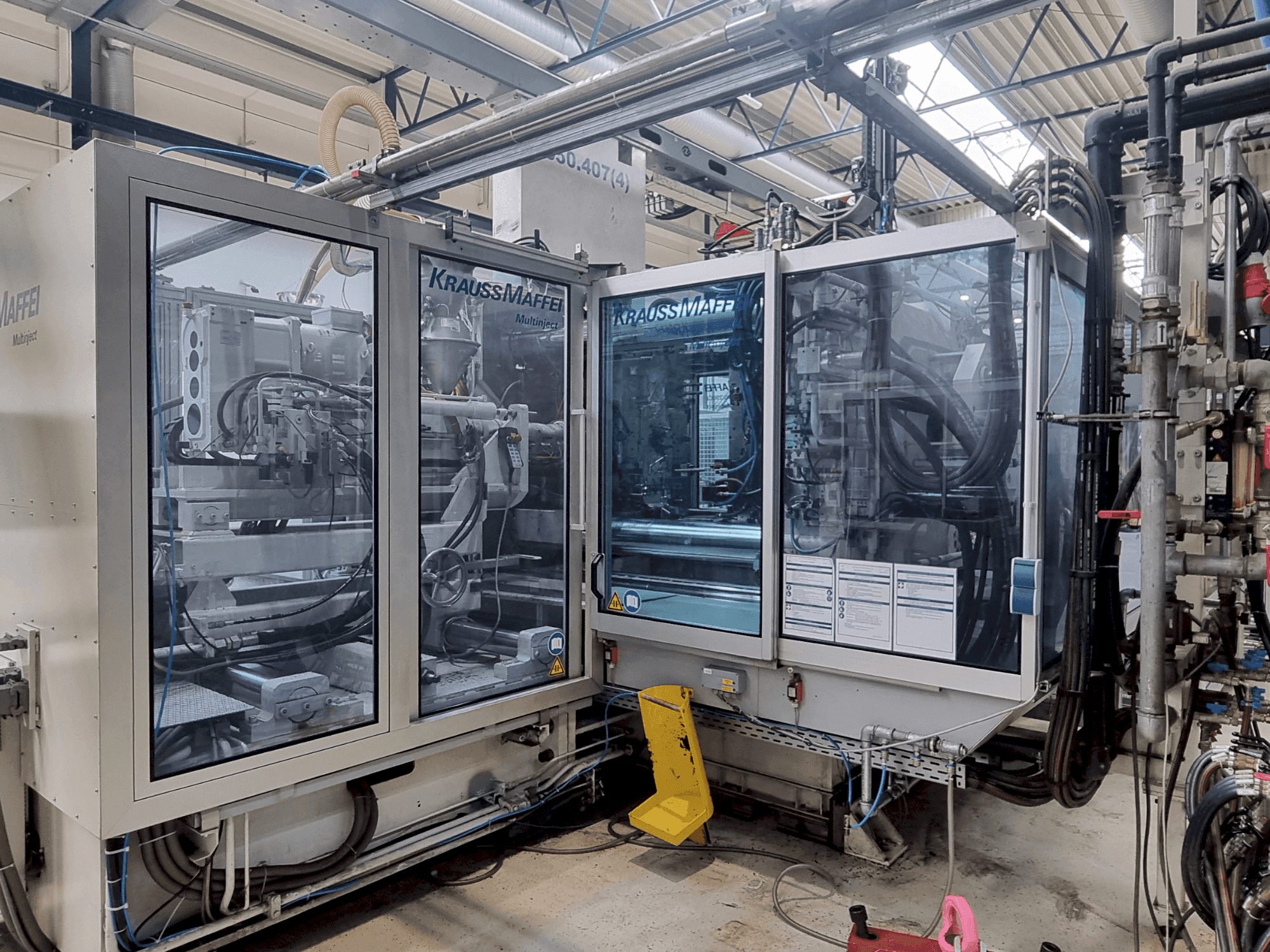 Frontansicht der Krauss Maffei 650-2700-390 CL  Maschine