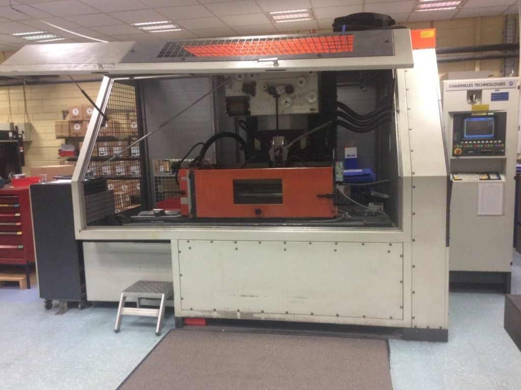 Frontansicht der CHARMILLES Robofil 4020 SI  Maschine