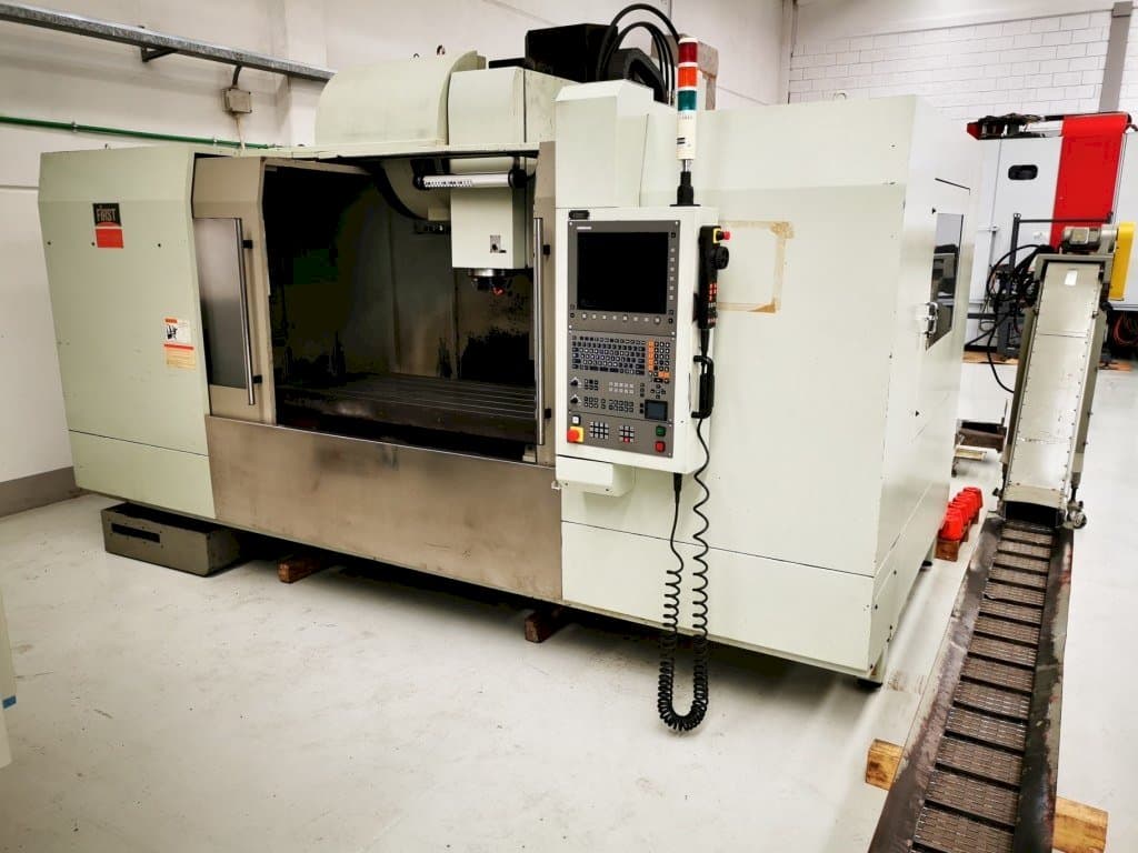 Frontansicht der FIRST MCV 1500  Maschine