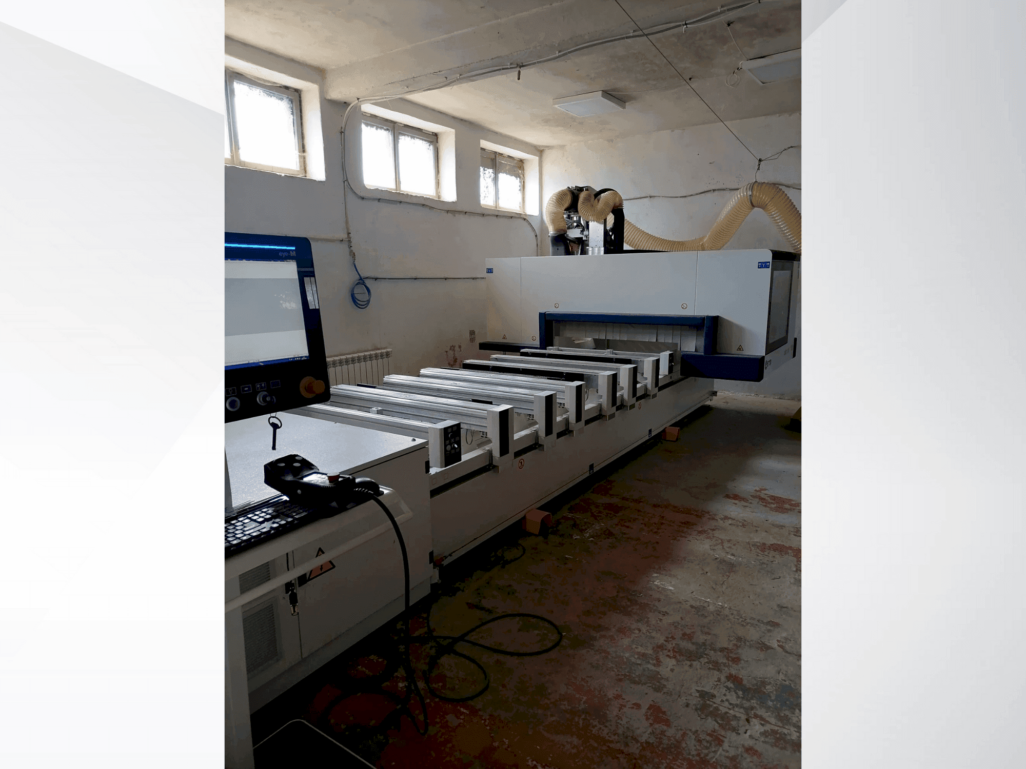 Frontansicht der SCM Morbidelli M100  Maschine