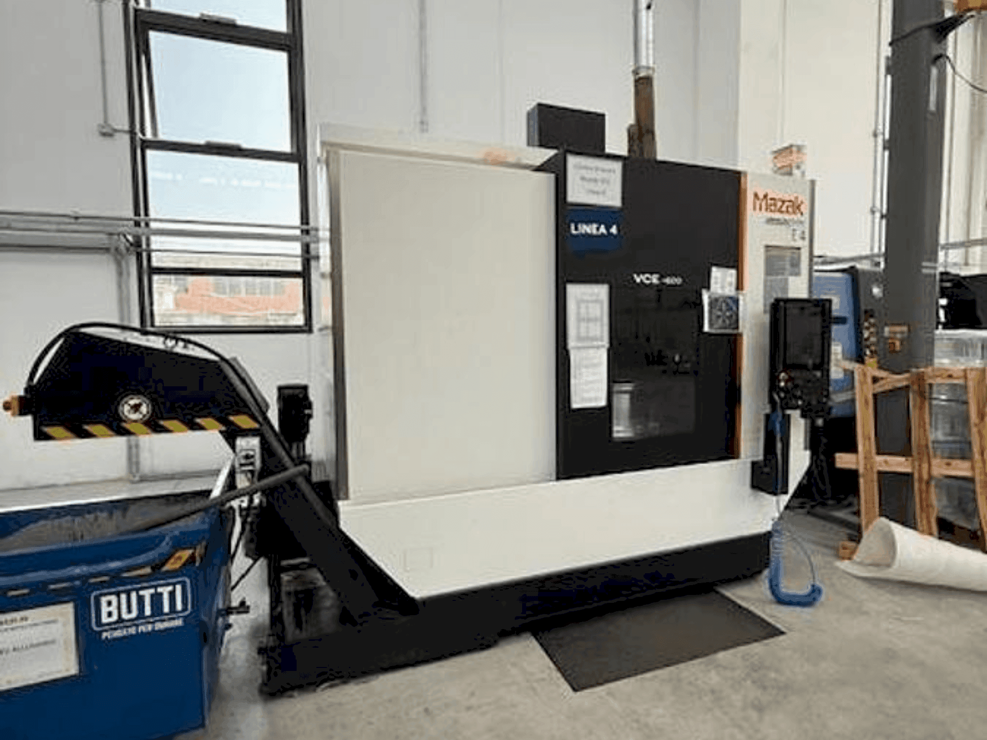 Frontansicht der Mazak VCE 600  Maschine