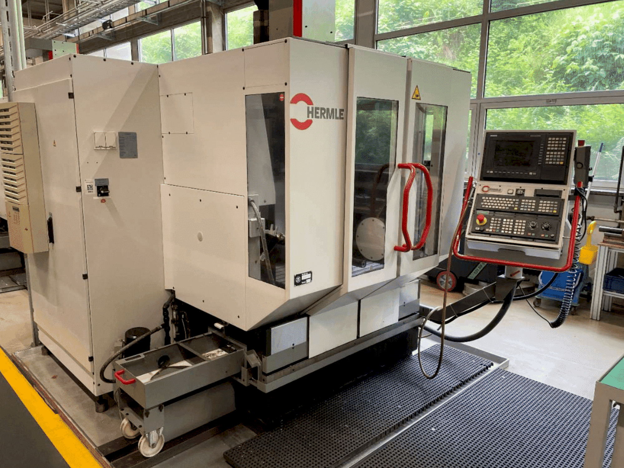 Frontansicht der HERMLE C600V  Maschine