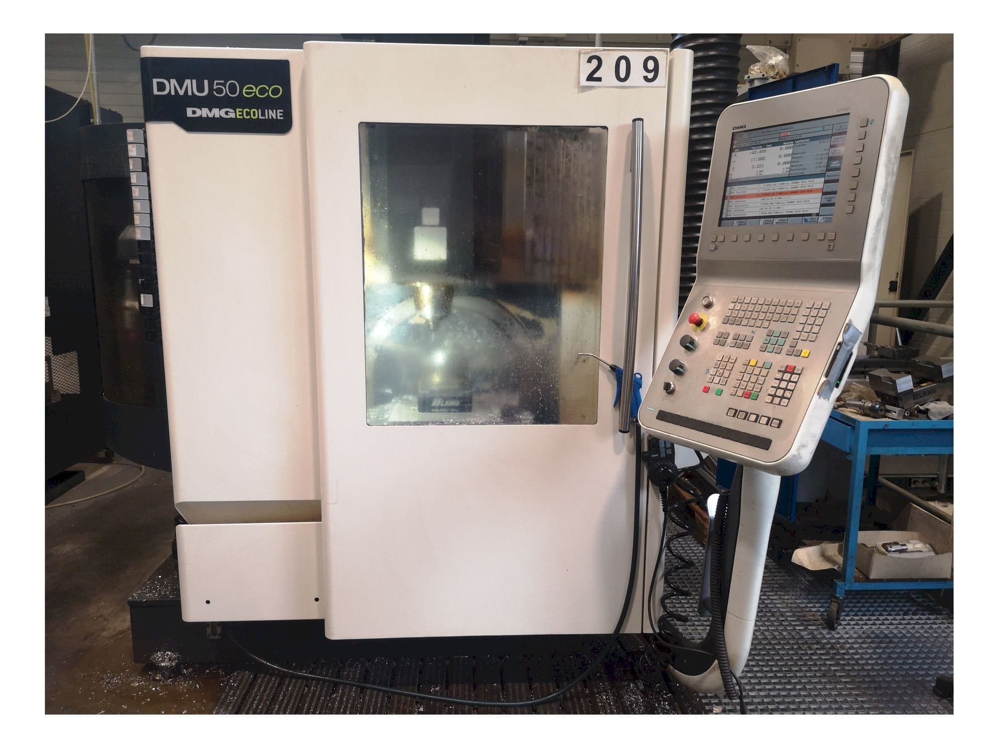 Frontansicht der DMG GILDEMEISTER DMU 50 ecoline  Maschine