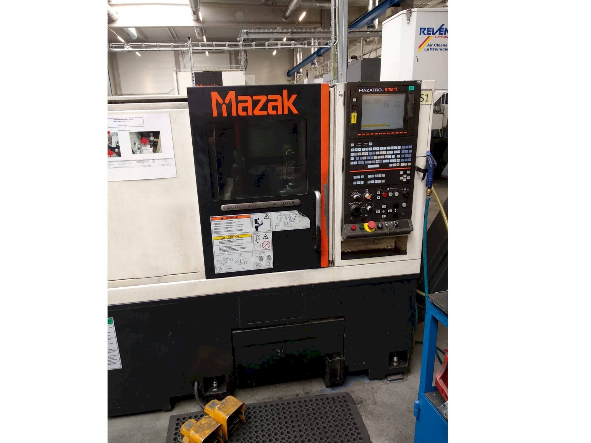 Frontansicht der Mazak Quick Turn Smart 100 S  Maschine