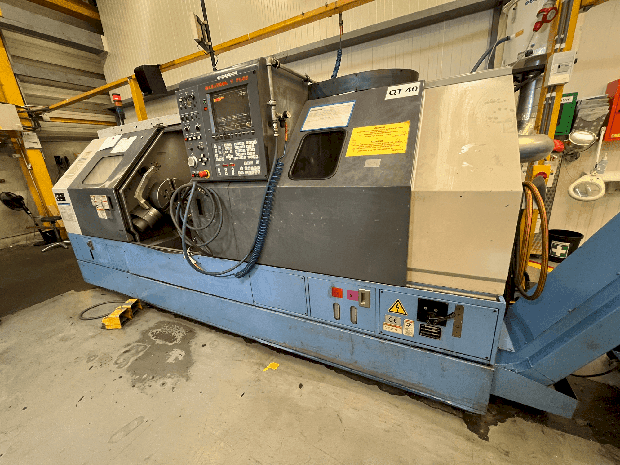Frontansicht der Mazak QT-40  Maschine