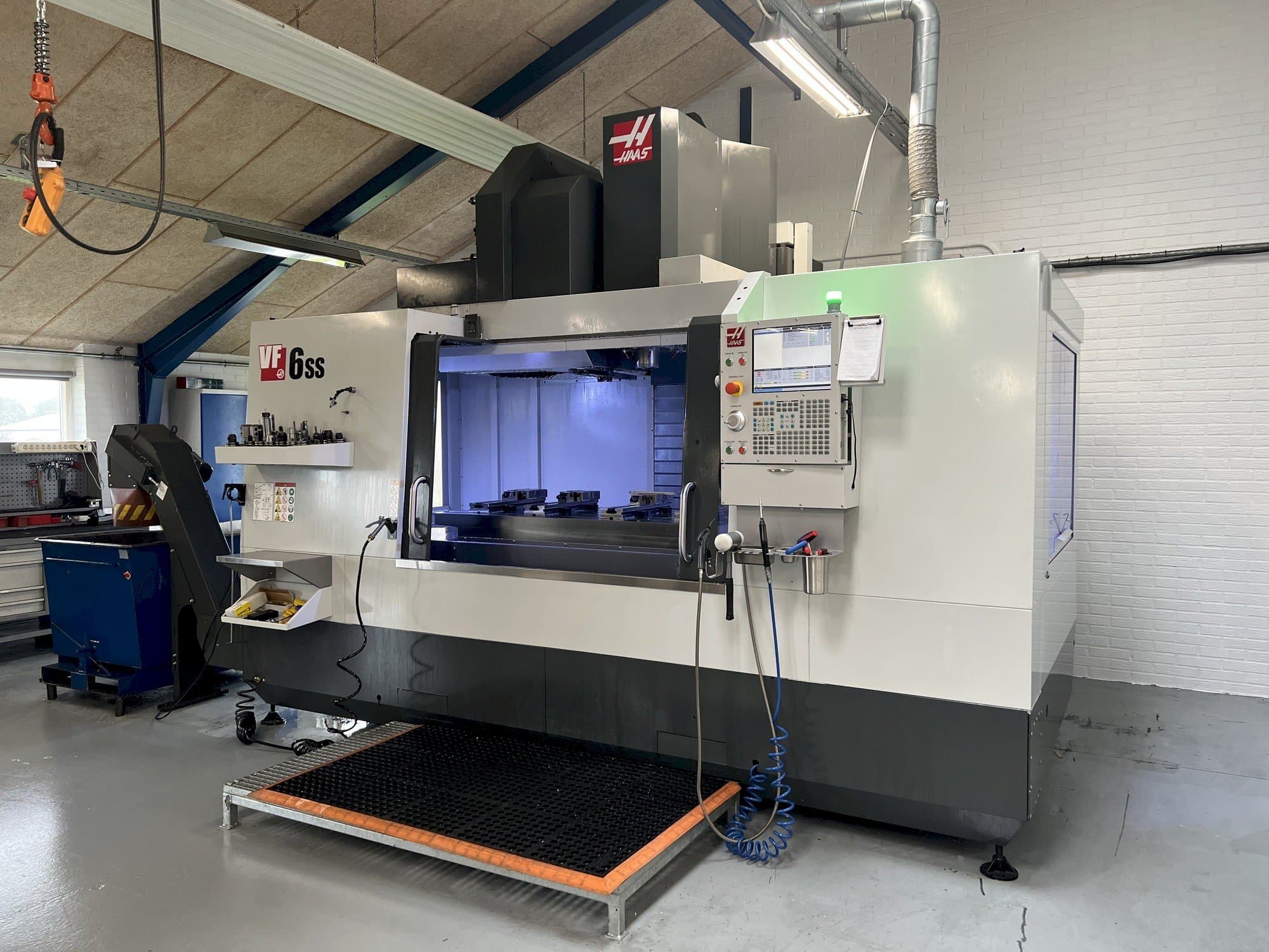 Frontansicht der HAAS VF6-SS  Maschine