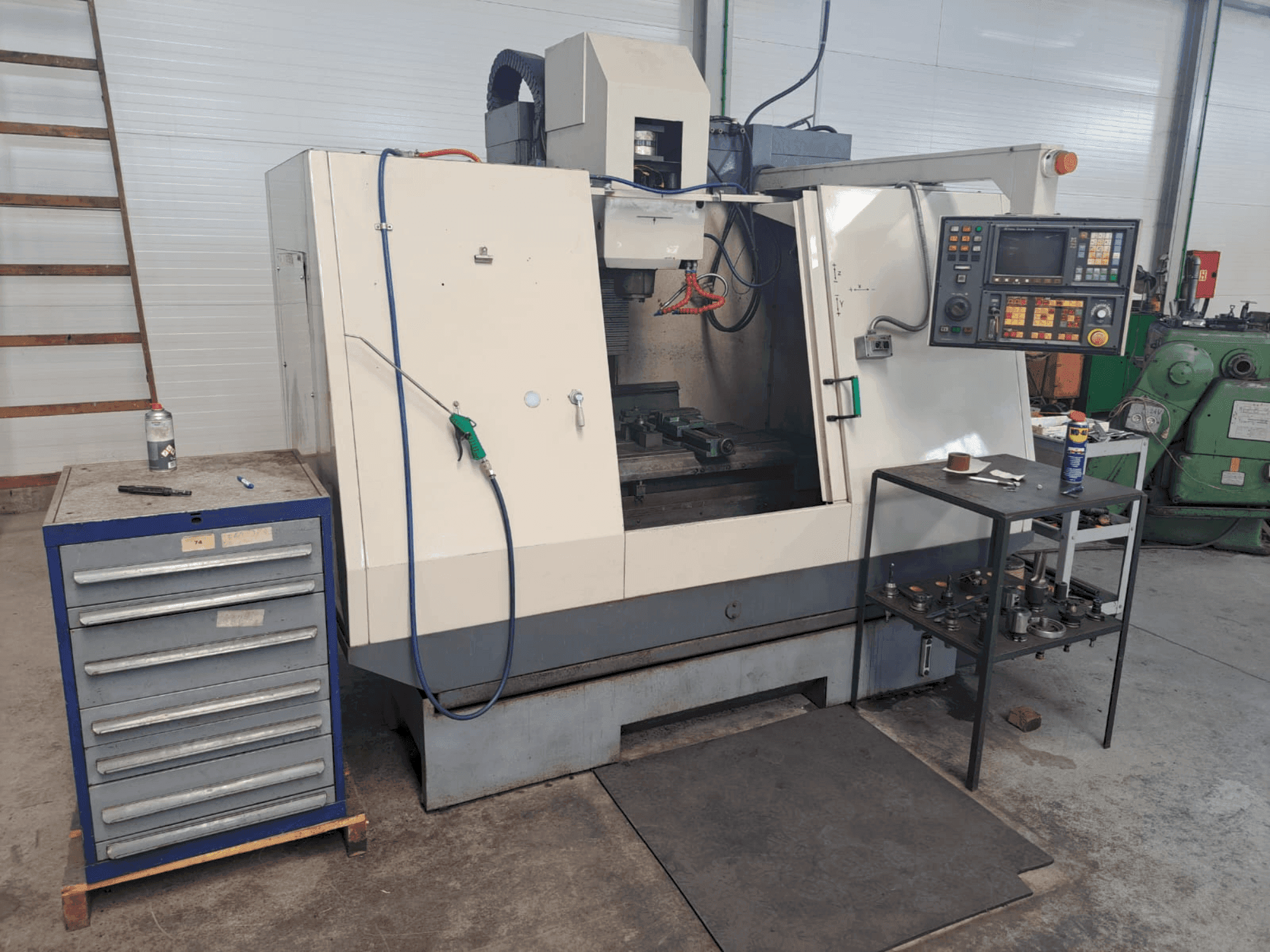 Frontansicht der Cincinnati Sabre  Maschine