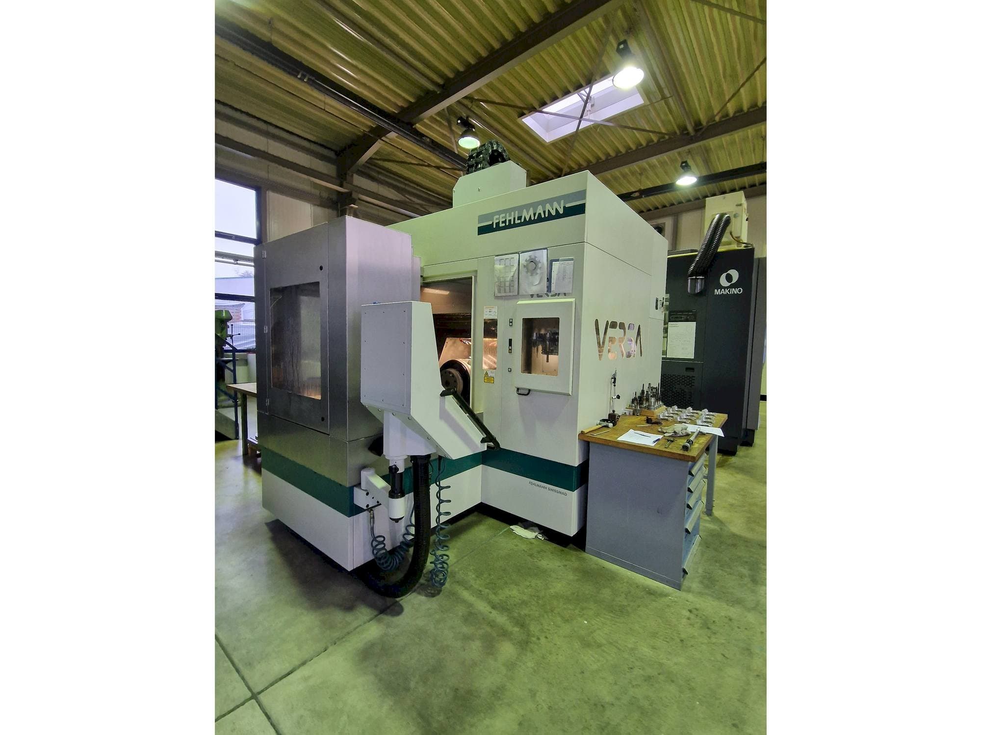 Frontansicht der FEHLMANN Versa P825  Maschine