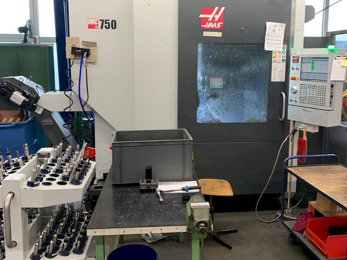 Frontansicht der HAAS UMC - 750  Maschine