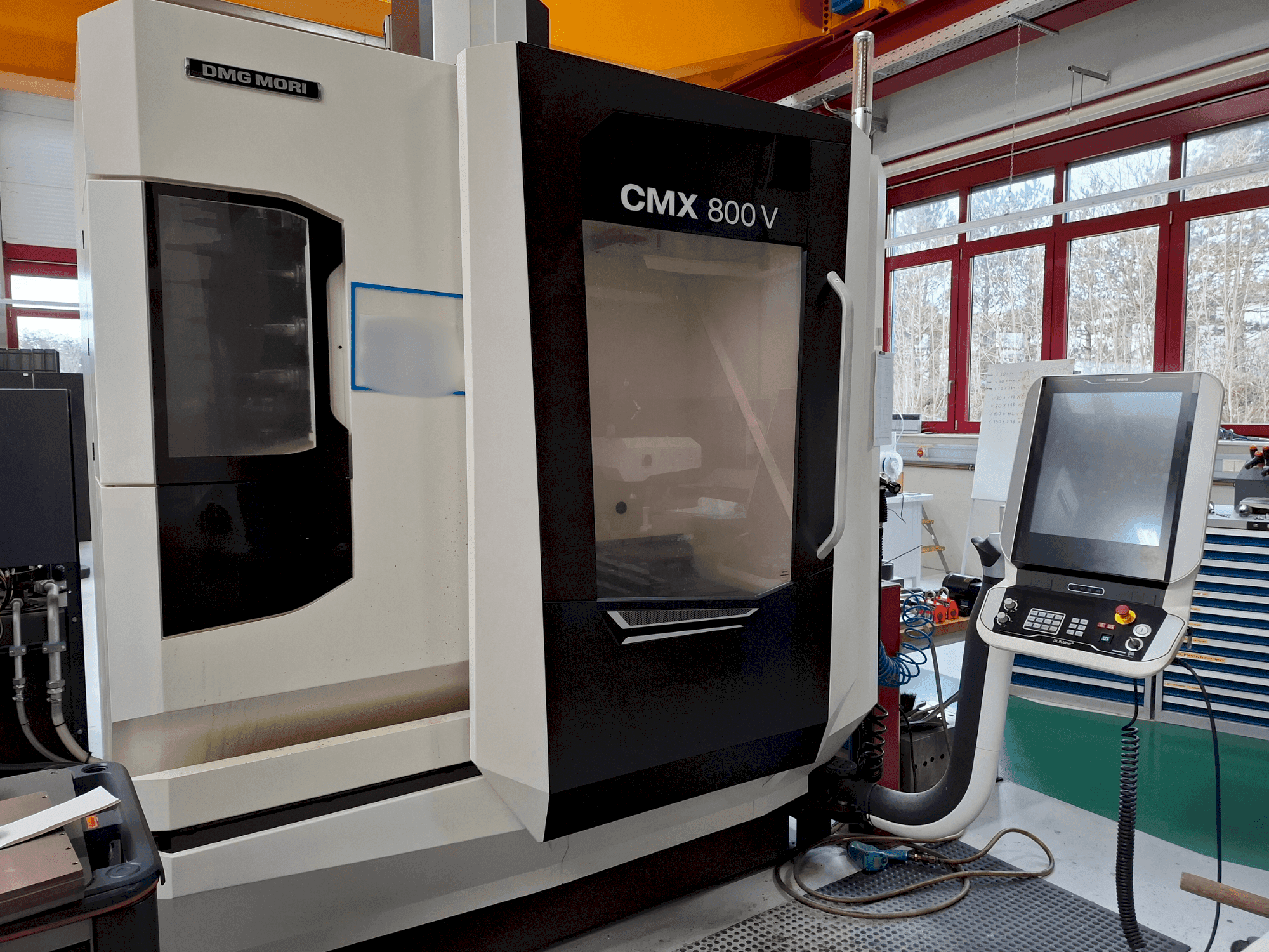 Frontansicht der DMG MORI CMX 800V  Maschine