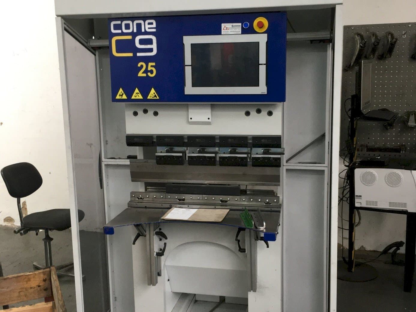 Frontansicht der COASTONE  Cone C9  Maschine