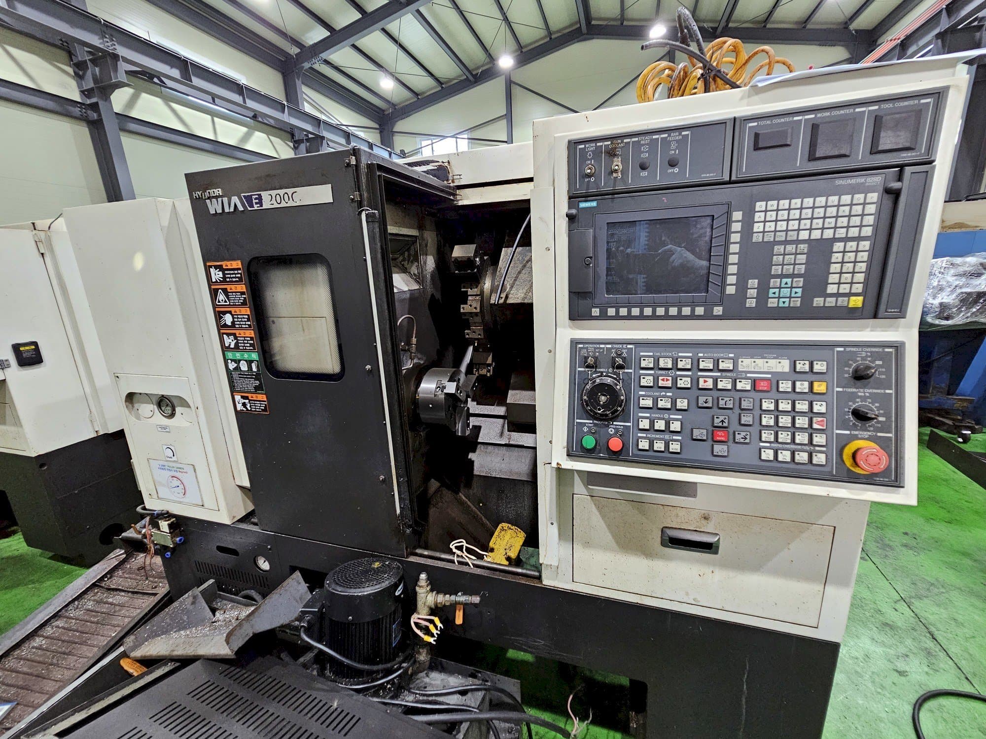 Frontansicht der Hyundai Wia E200C Maschine