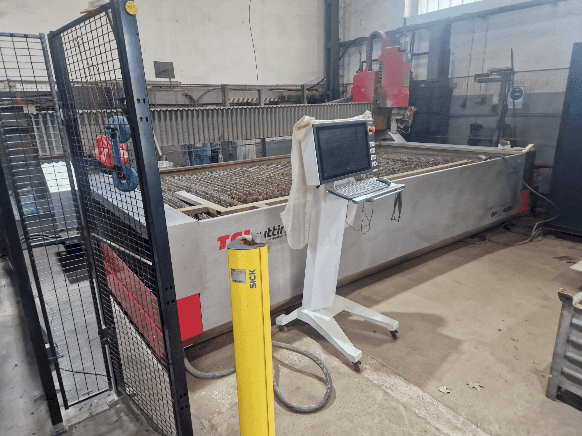Frontansicht der TCI BP-C 4020 5X  Maschine