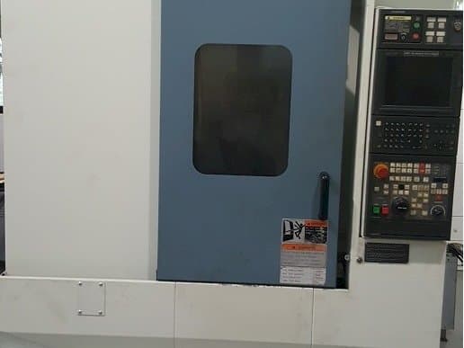 Frontansicht der MORI SEIKI Accumill 4000 Maschine