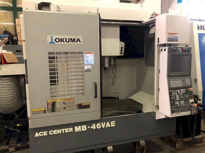 Frontansicht der Okuma MB-46 VAE Maschine
