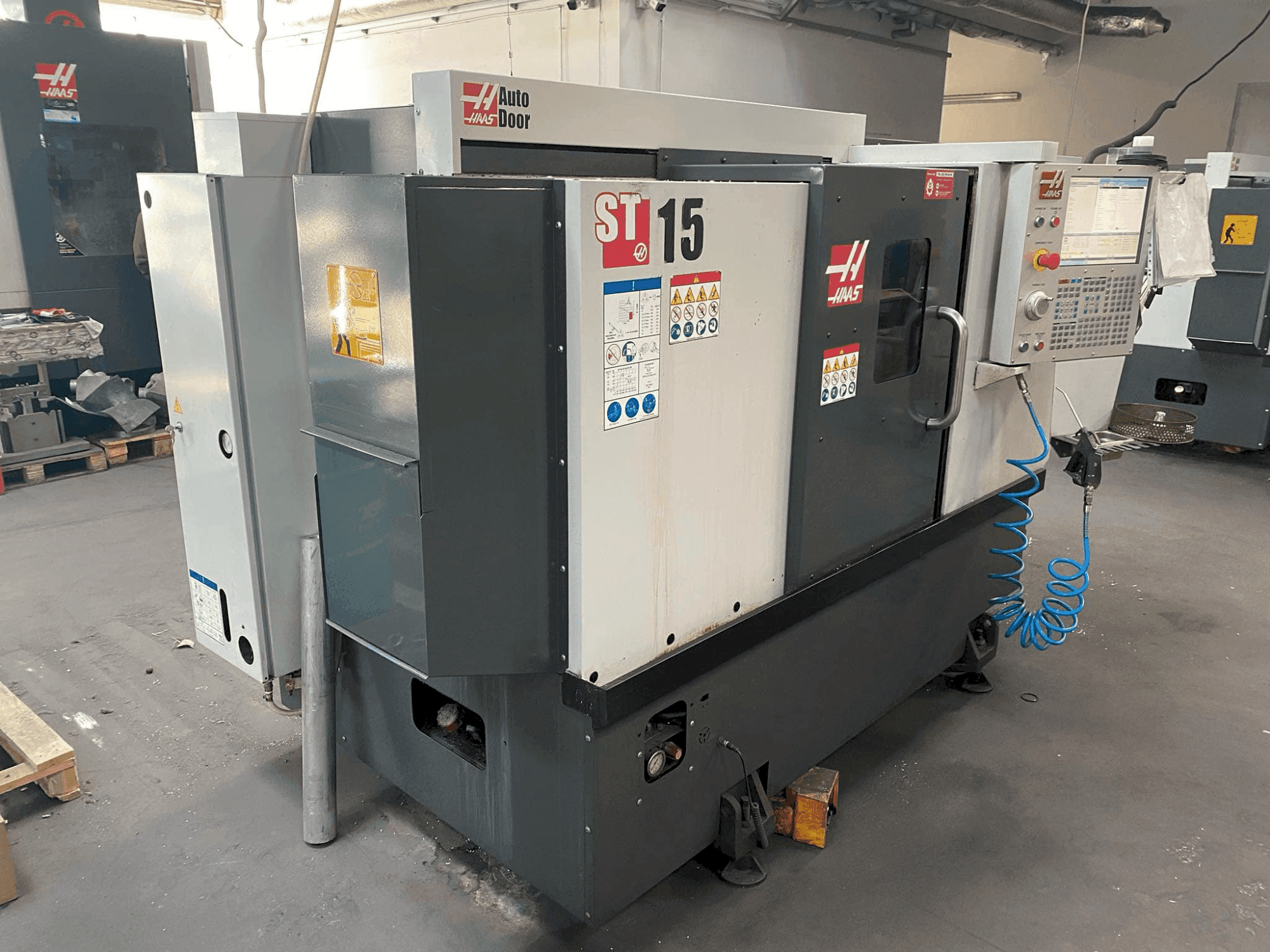 Frontansicht der HAAS ST-15  Maschine
