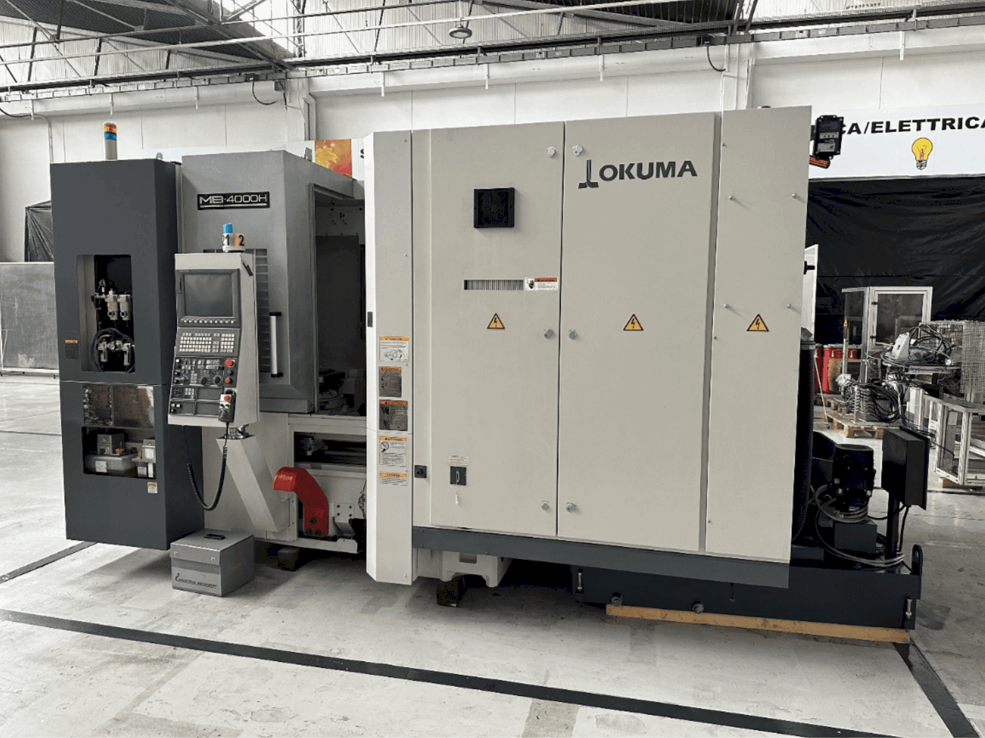 Frontansicht der Okuma MB 4000 H Maschine