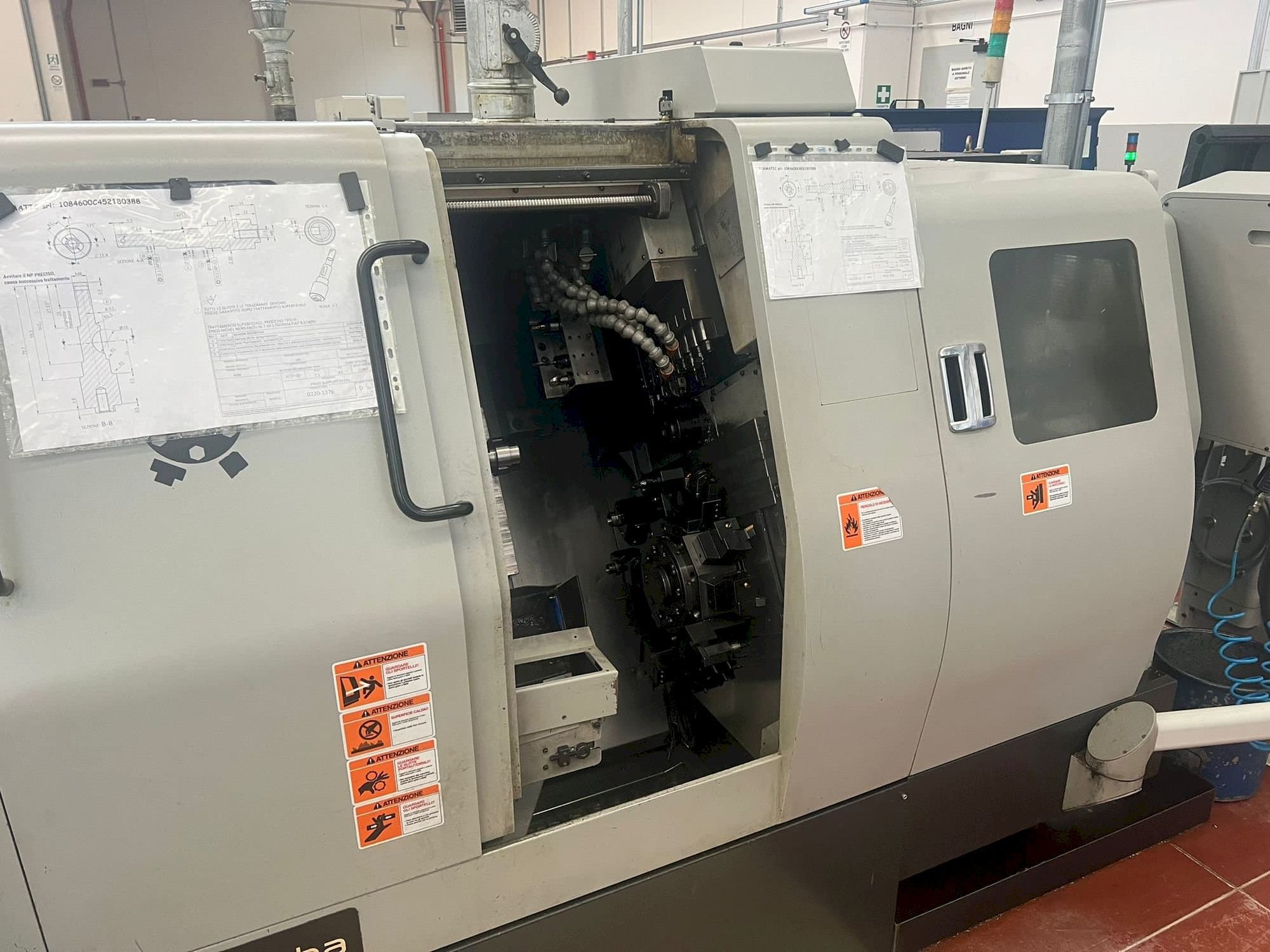 Frontansicht der Hanwha STL 38 H  Maschine