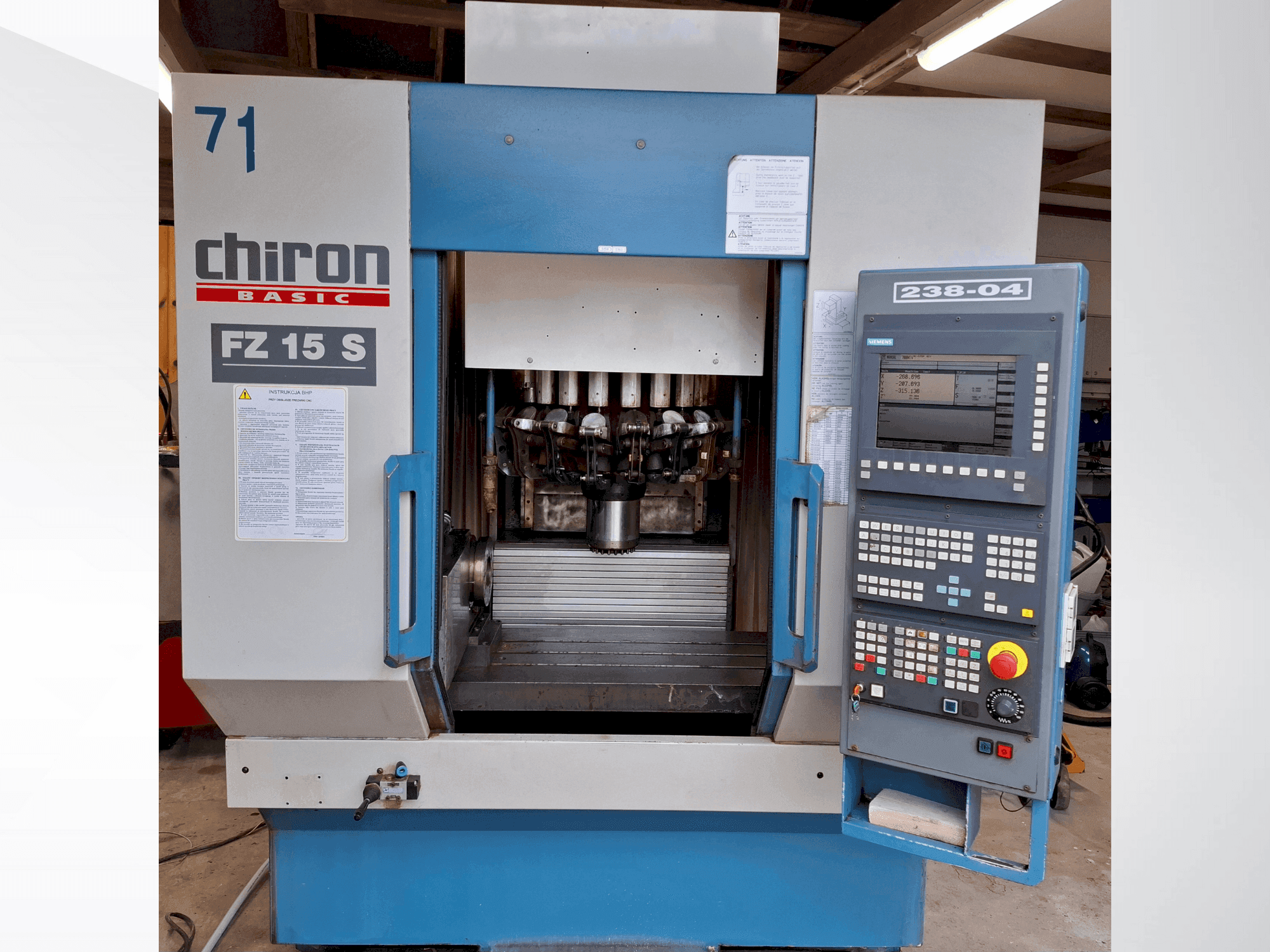 Frontansicht der CHIRON FZ 15 S  Maschine