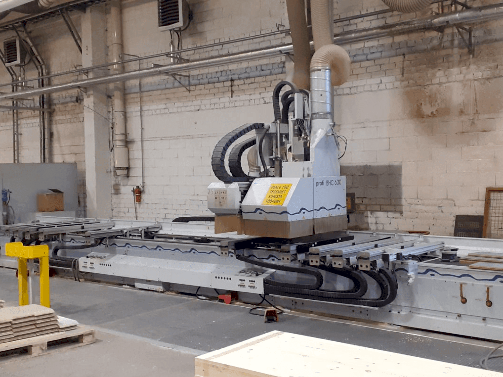 Frontansicht der Weeke Profi BHC 600  Maschine