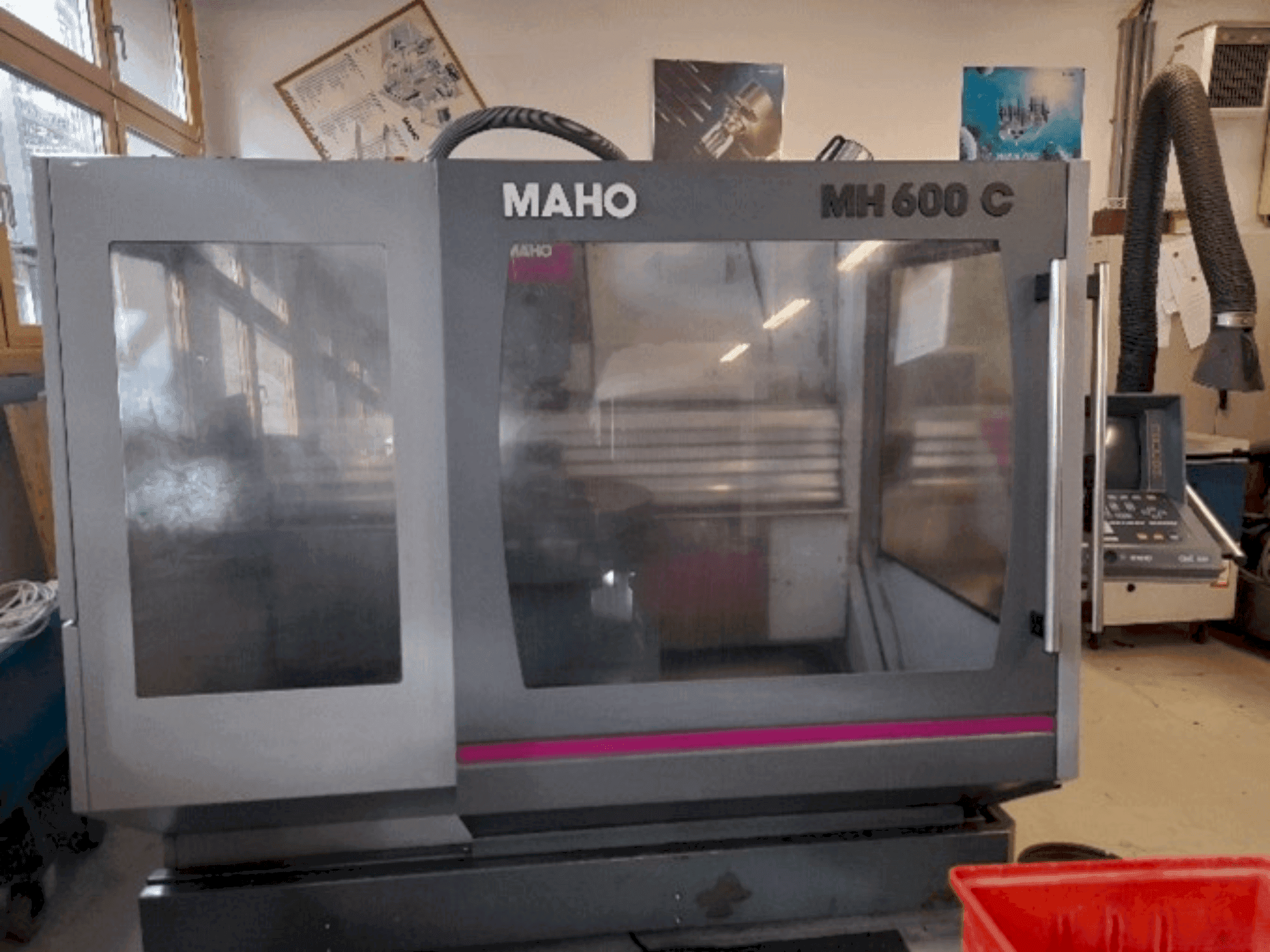 Frontansicht der MAHO MH 600 C  Maschine