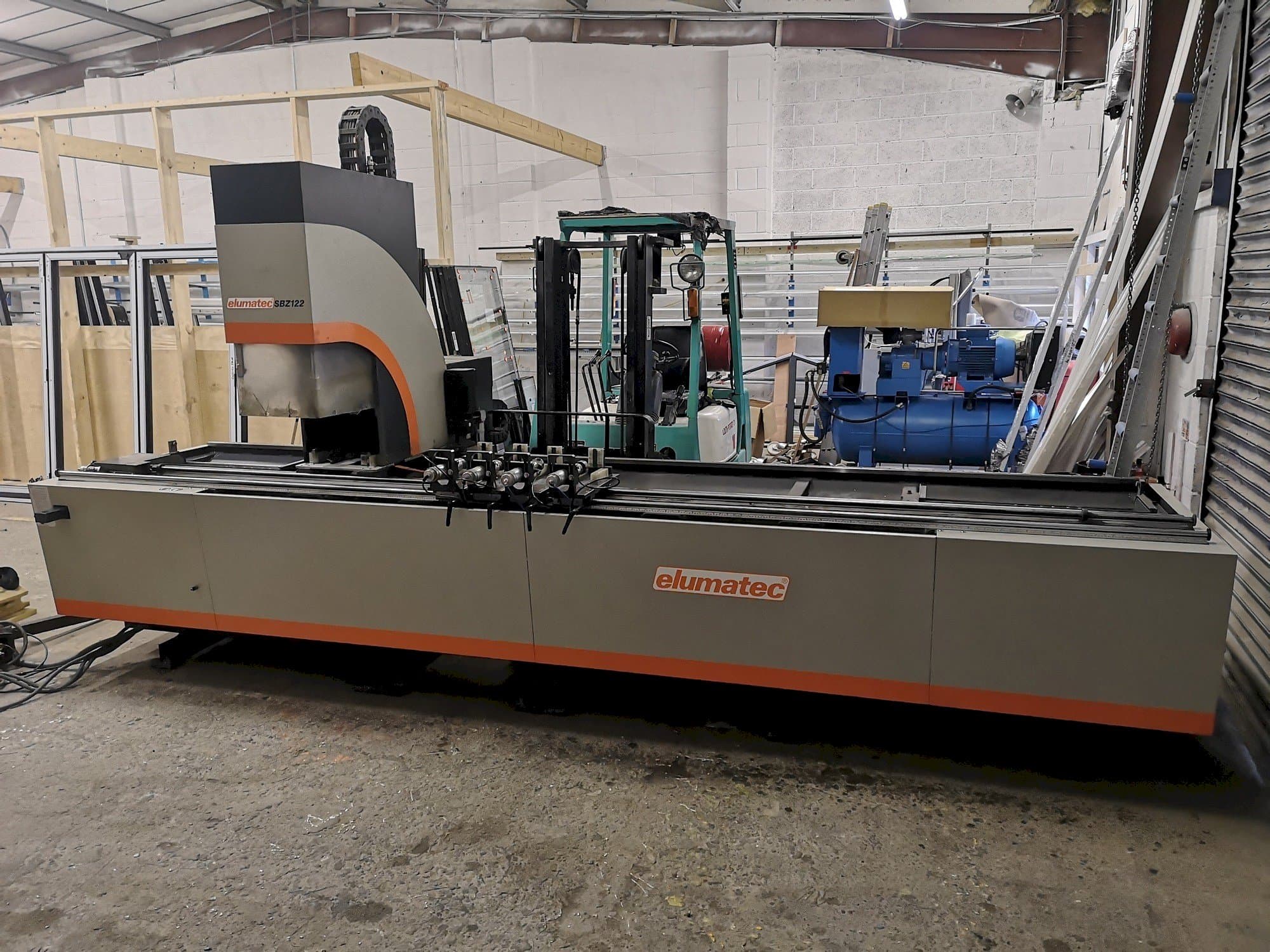 Frontansicht der Elumatec SBZ 122/20  Maschine