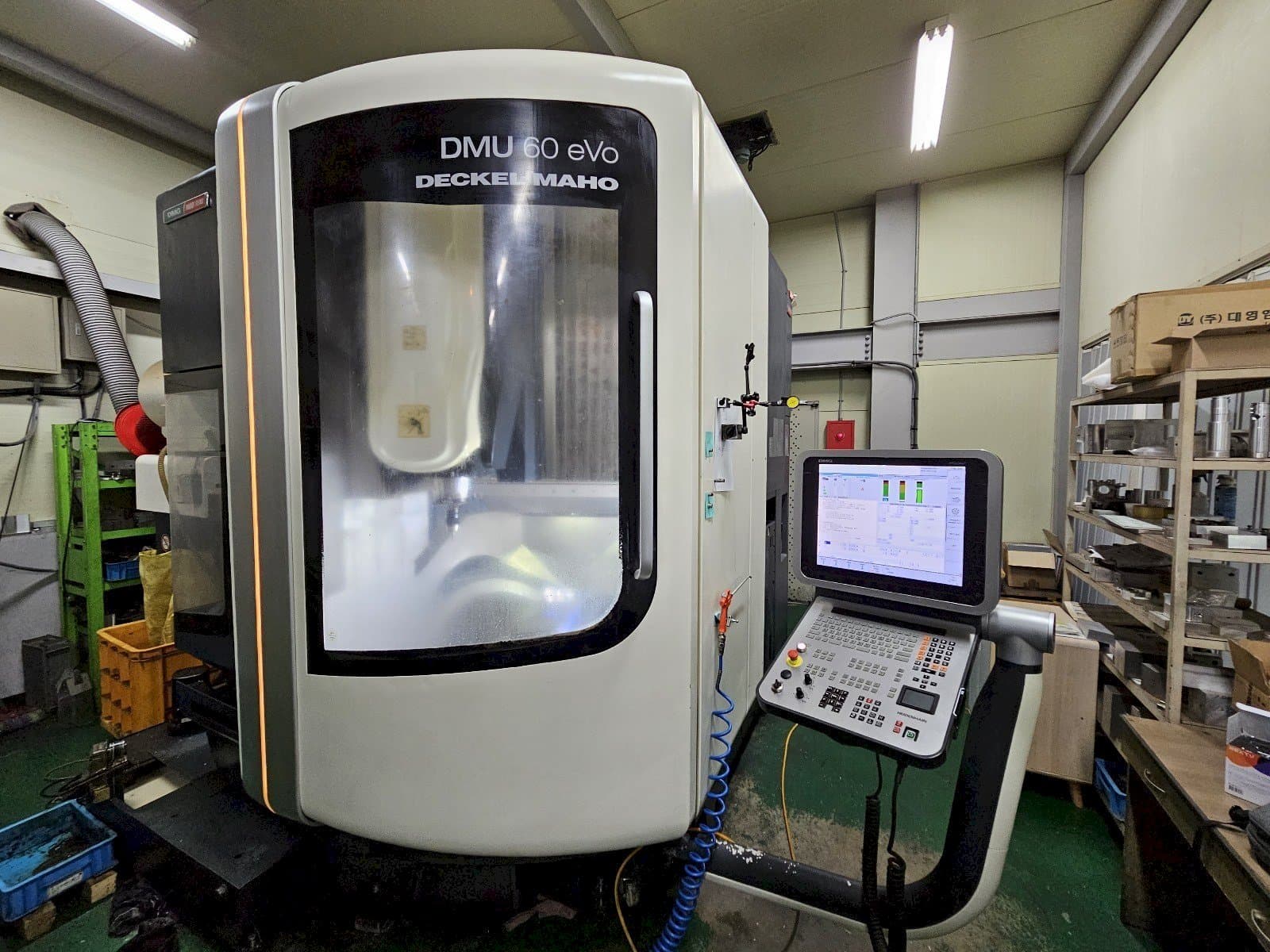 Frontansicht der DMG MORI DMU 60 EVO  Maschine
