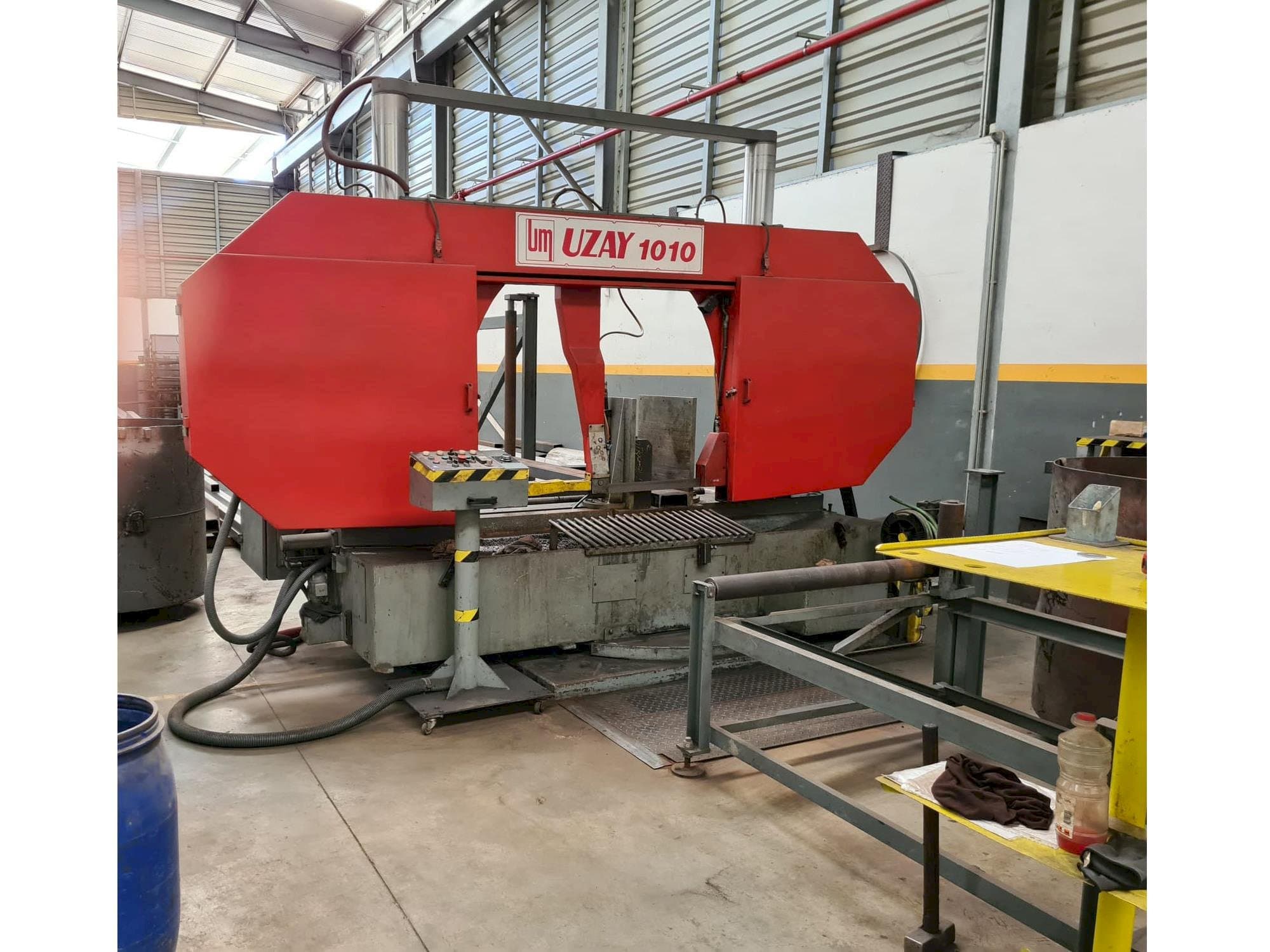 Frontansicht der UZAY MAKINA UMSY 1010  Maschine