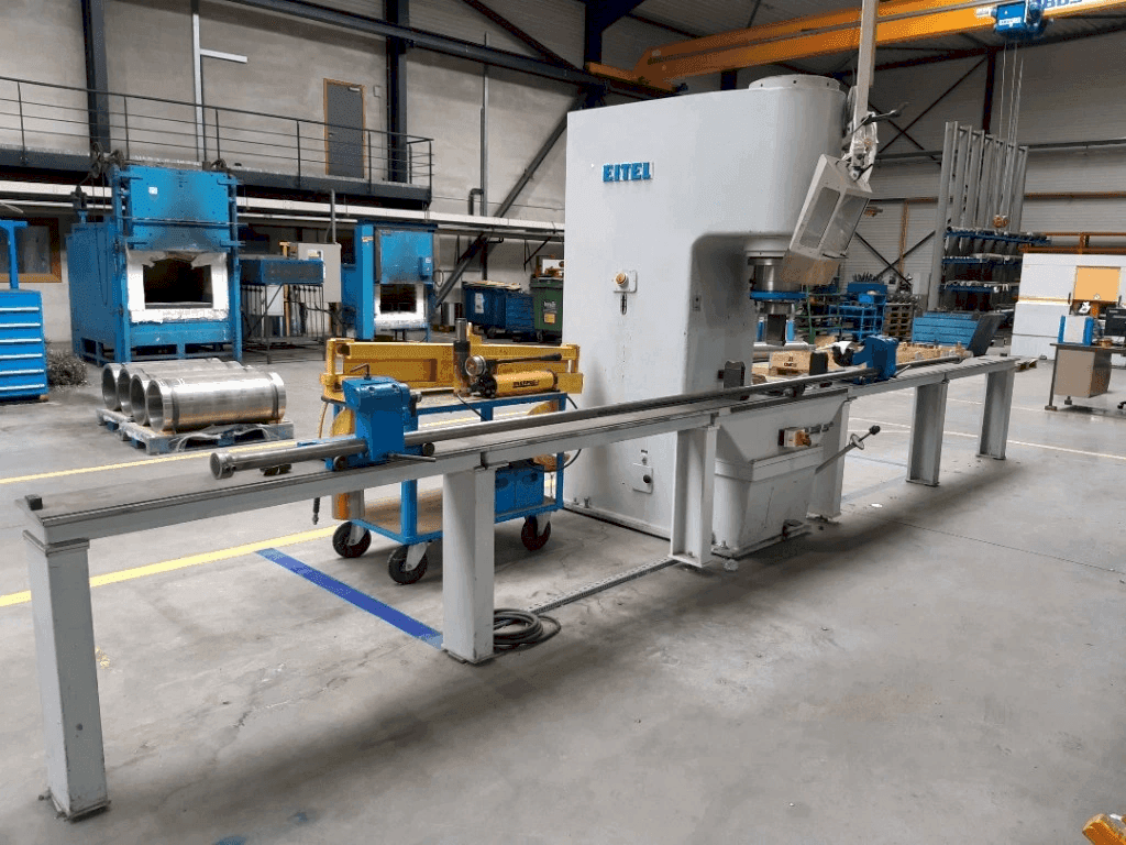 Frontansicht der EITEL-PRESS RP 100 Maschine