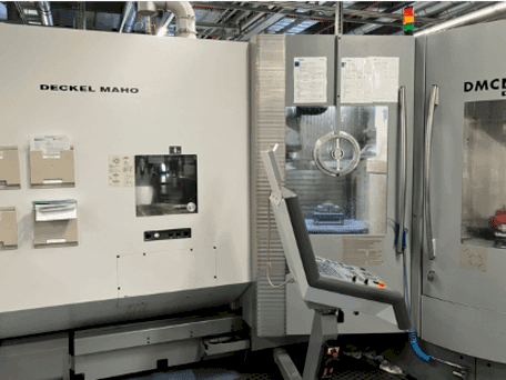 Frontansicht der DECKEL MAHO DMC 60 T RS3 Maschine