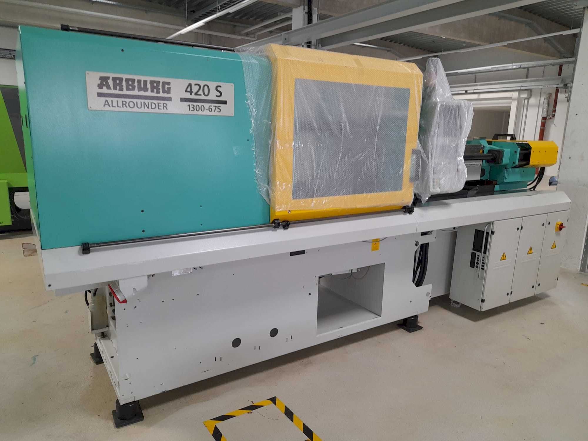 Frontansicht der Arburg Allrounder 420S 1300-675  Maschine