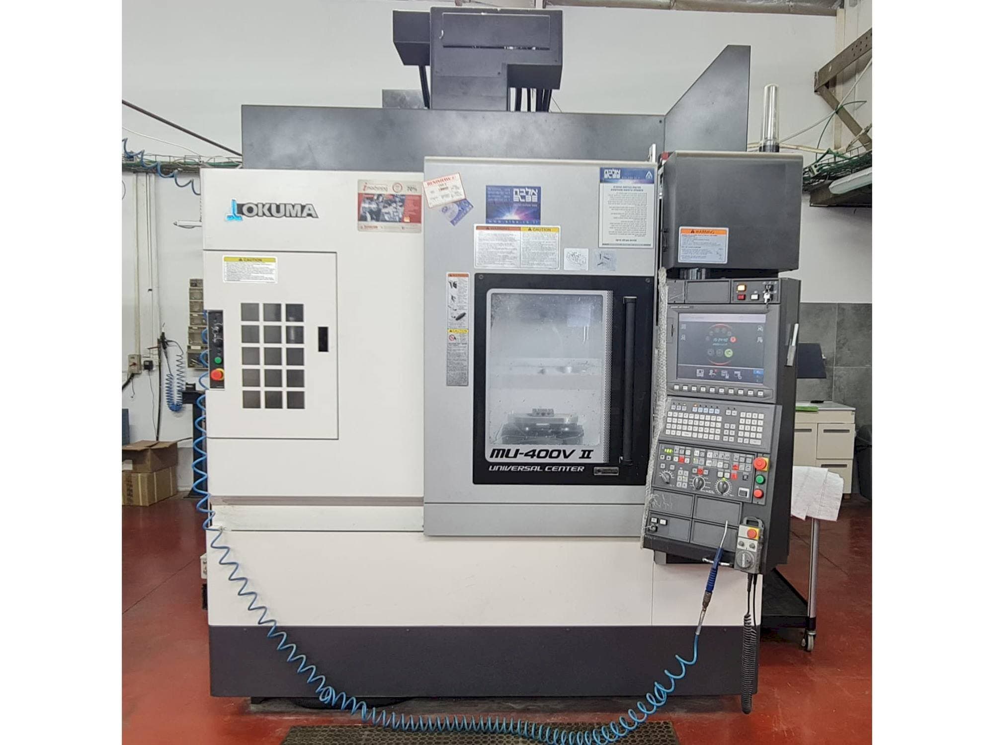 Frontansicht der Okuma MU-400V II  Maschine