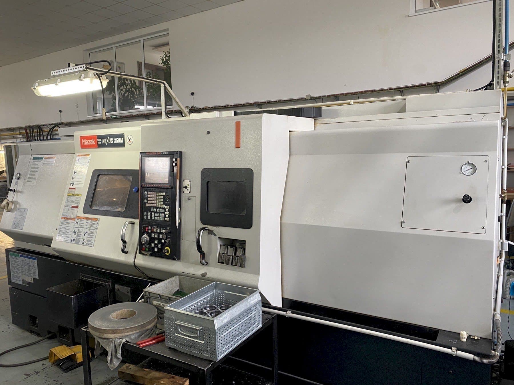 Frontansicht der Mazak QUICKTURN Nexus 350M  Maschine
