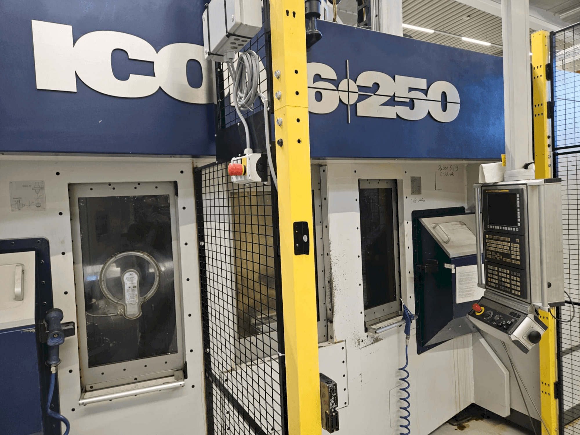 Frontansicht der ICON 6-250  Maschine