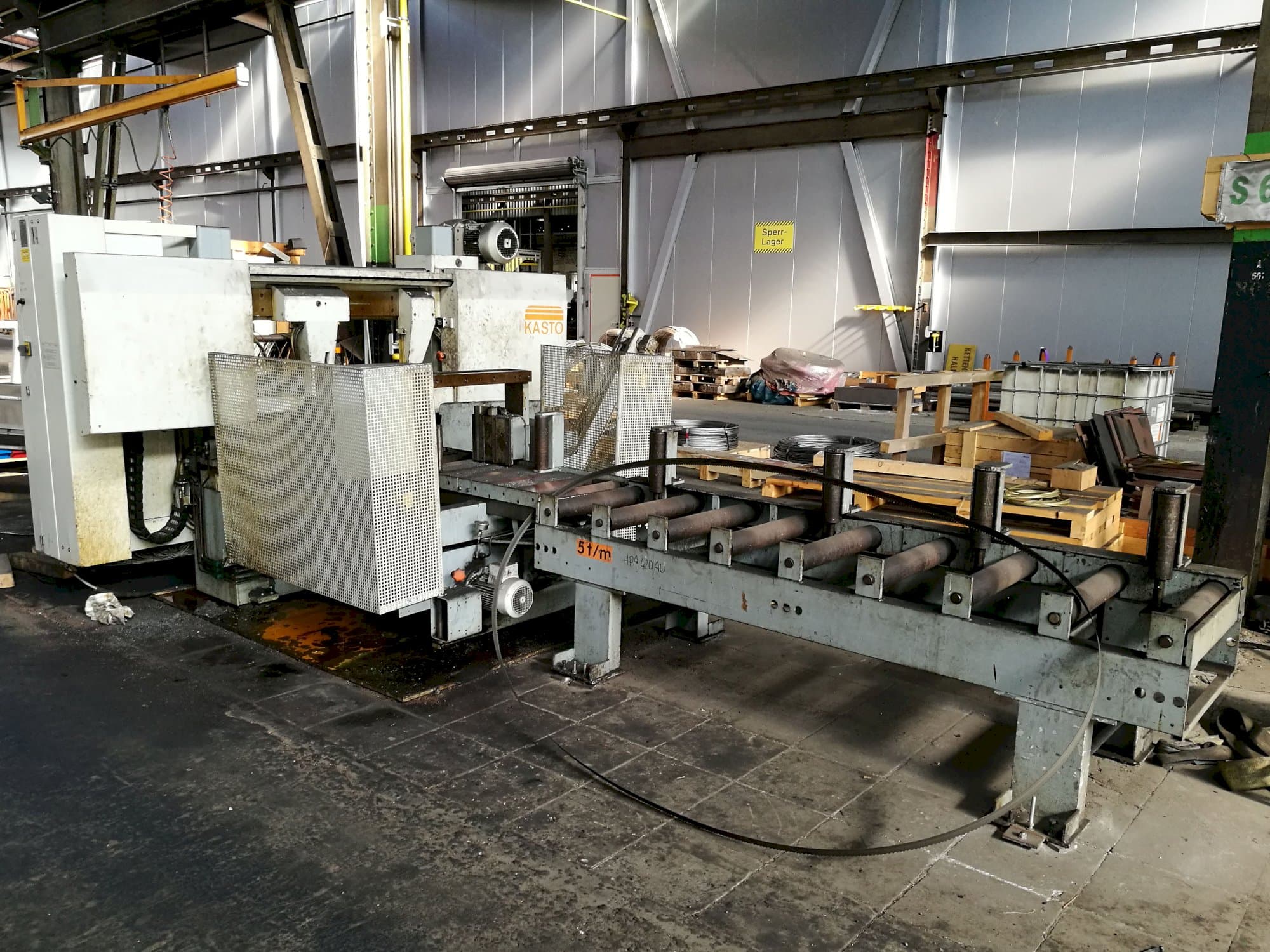 Rechte Ansicht der KASTO HBA 420 AU Maschine