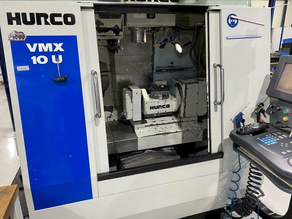 Frontansicht der Hurco VMX 10 U 5  Maschine
