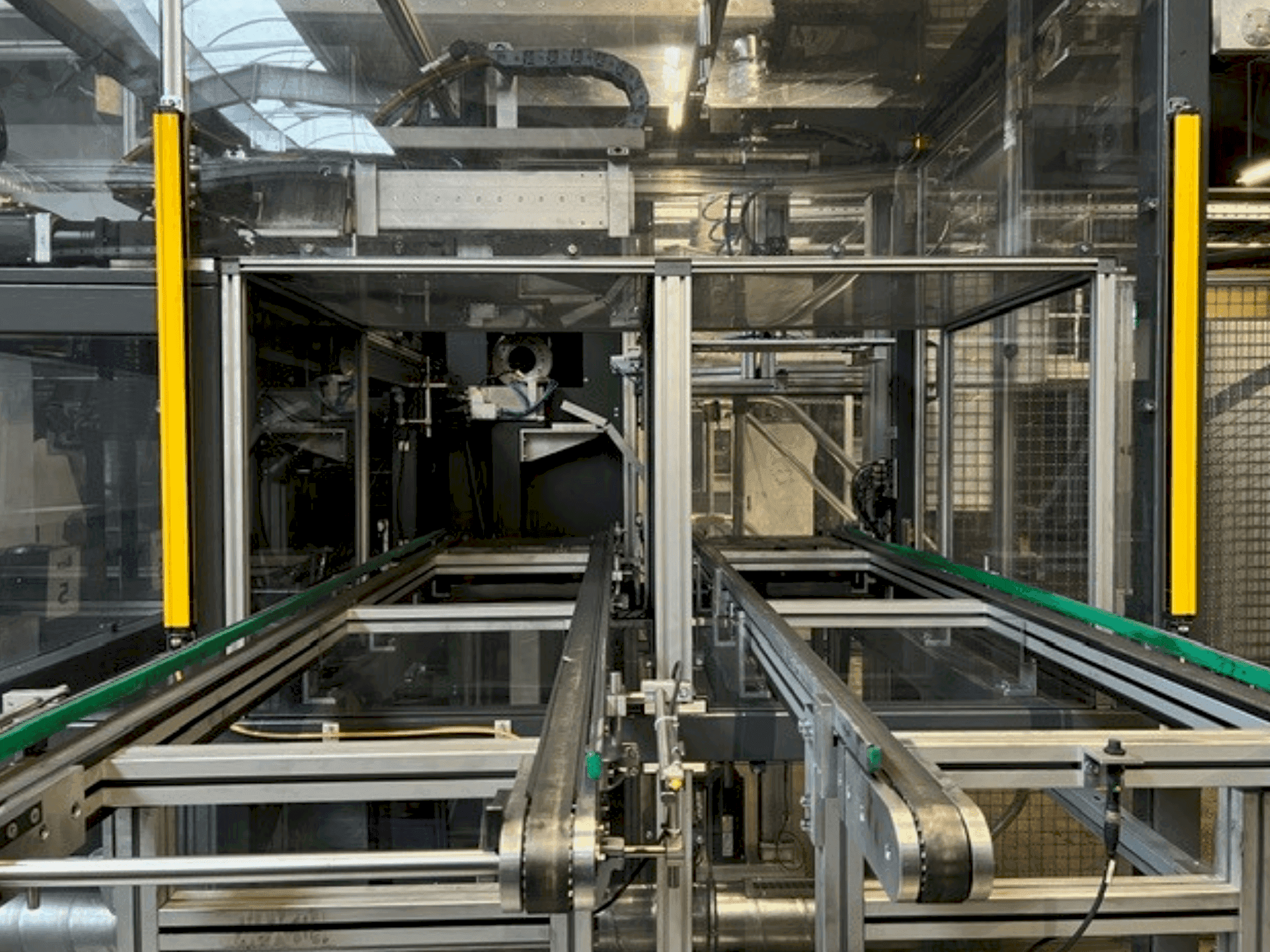 Frontansicht der KOMAGE S 50 4E CNC  Maschine