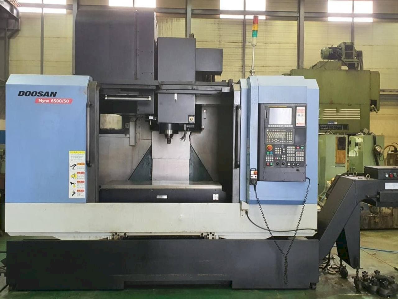 Frontansicht der Doosan Mynx 6500/50  Maschine