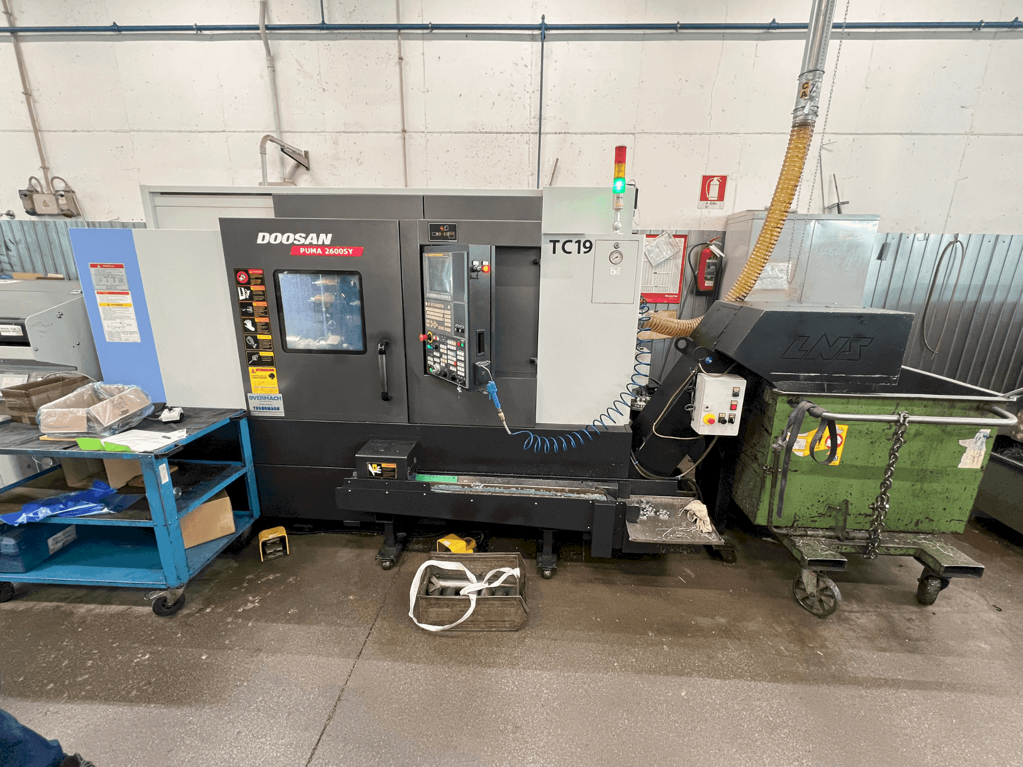 Frontansicht der DOOSAN 2600 SY  Maschine
