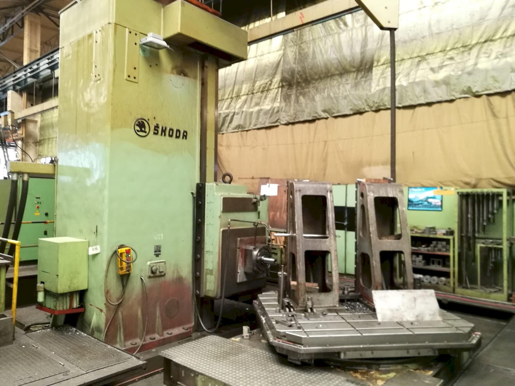 Frontansicht der SKODA WI 130  Maschine