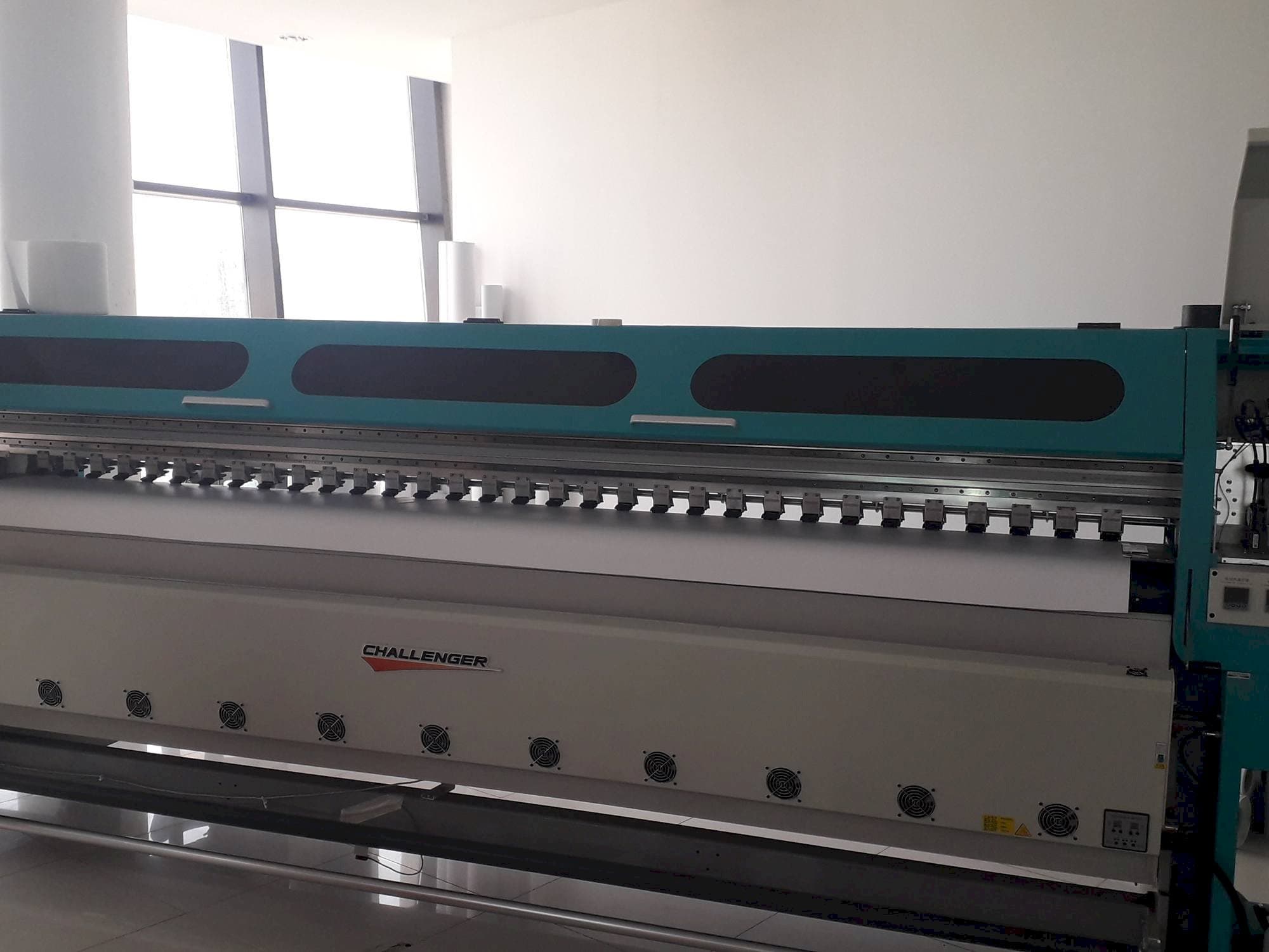 Frontansicht der Challenger FY-3200AT Plus-H4  Maschine