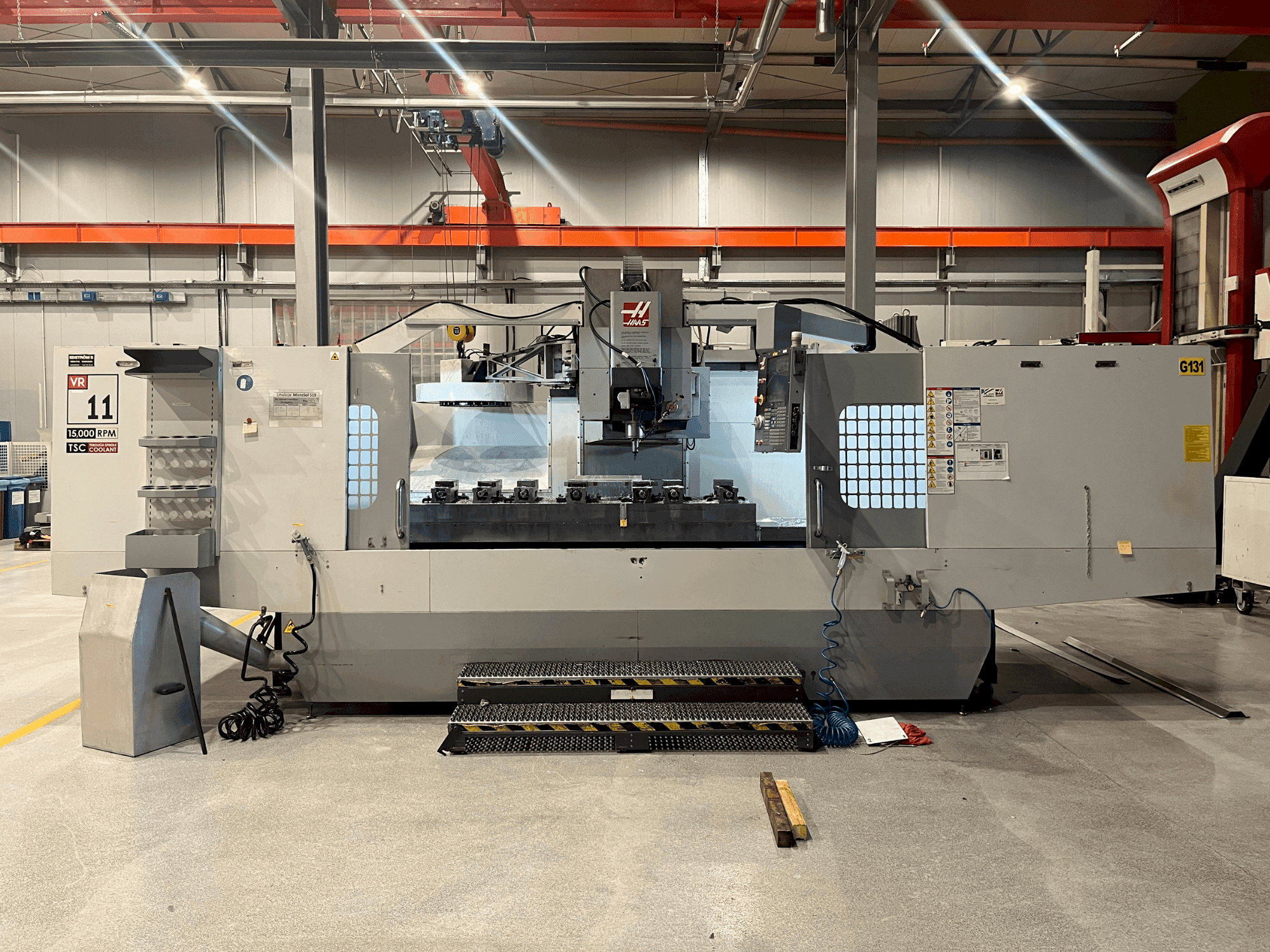 Frontansicht der HAAS VR-11B  Maschine